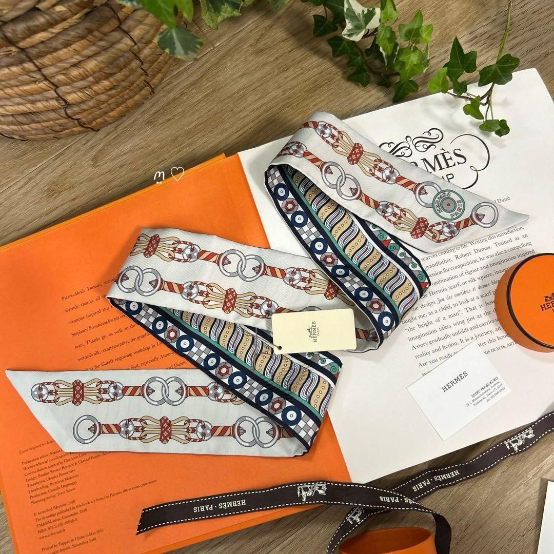専用エルメスHERMES ツイリーハーネスの薔薇窓 クリーム シエルオークル