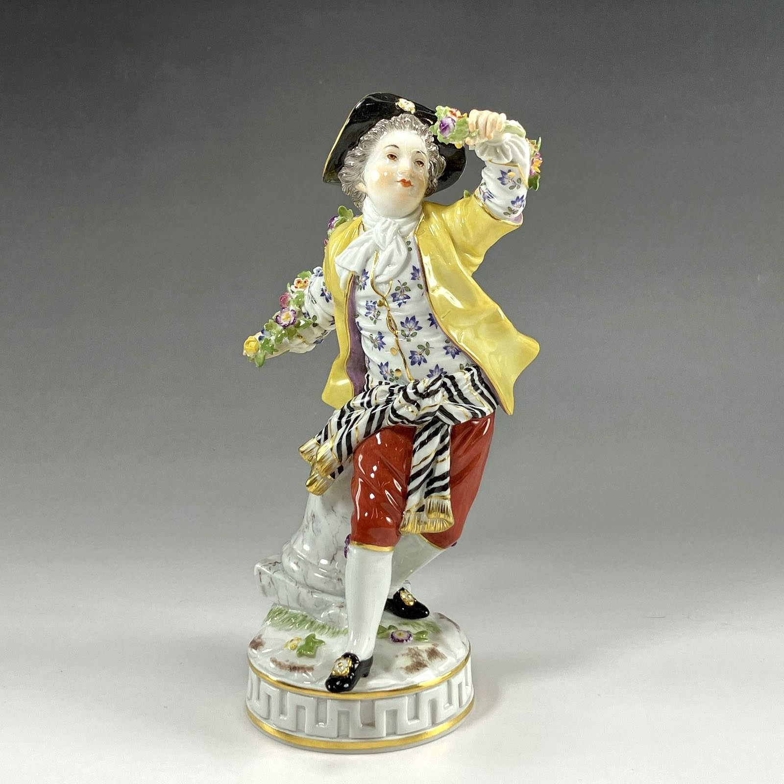 【Meissen】マイセン 花づなを持った庭師の青年 61246 庭師の子供たち ポーセリン _ 置物 オブジェ