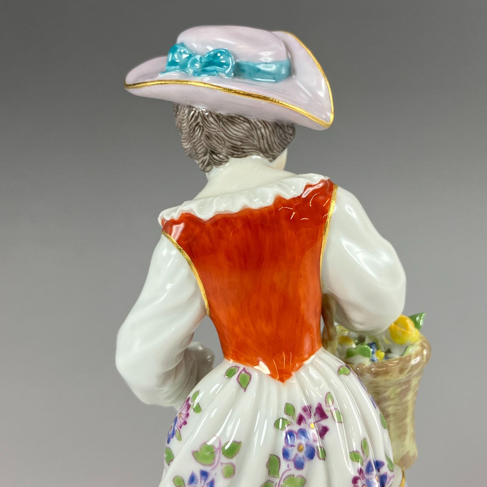 ✤マイセン(Meissen)フィギュリン『野菜のバスケットを持つ少女』 Meissen】マイセン 花かごを持った少女 ガーデナーの子供達 ポーセリン