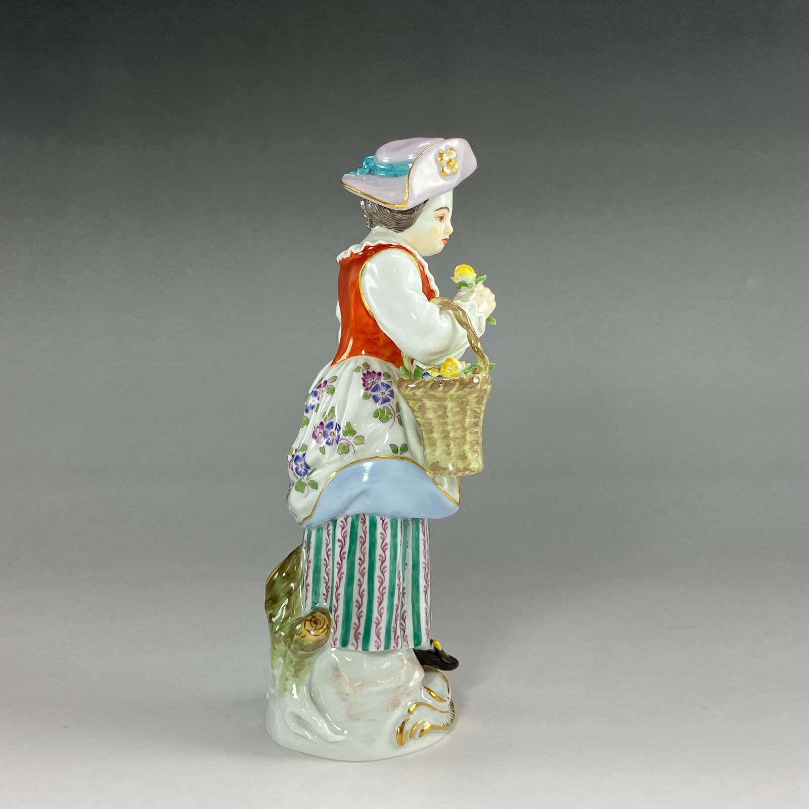 ✤マイセン(Meissen)フィギュリン『野菜のバスケットを持つ少女』 Meissen】マイセン 花かごを持った少女 ガーデナーの子供達 ポーセリン