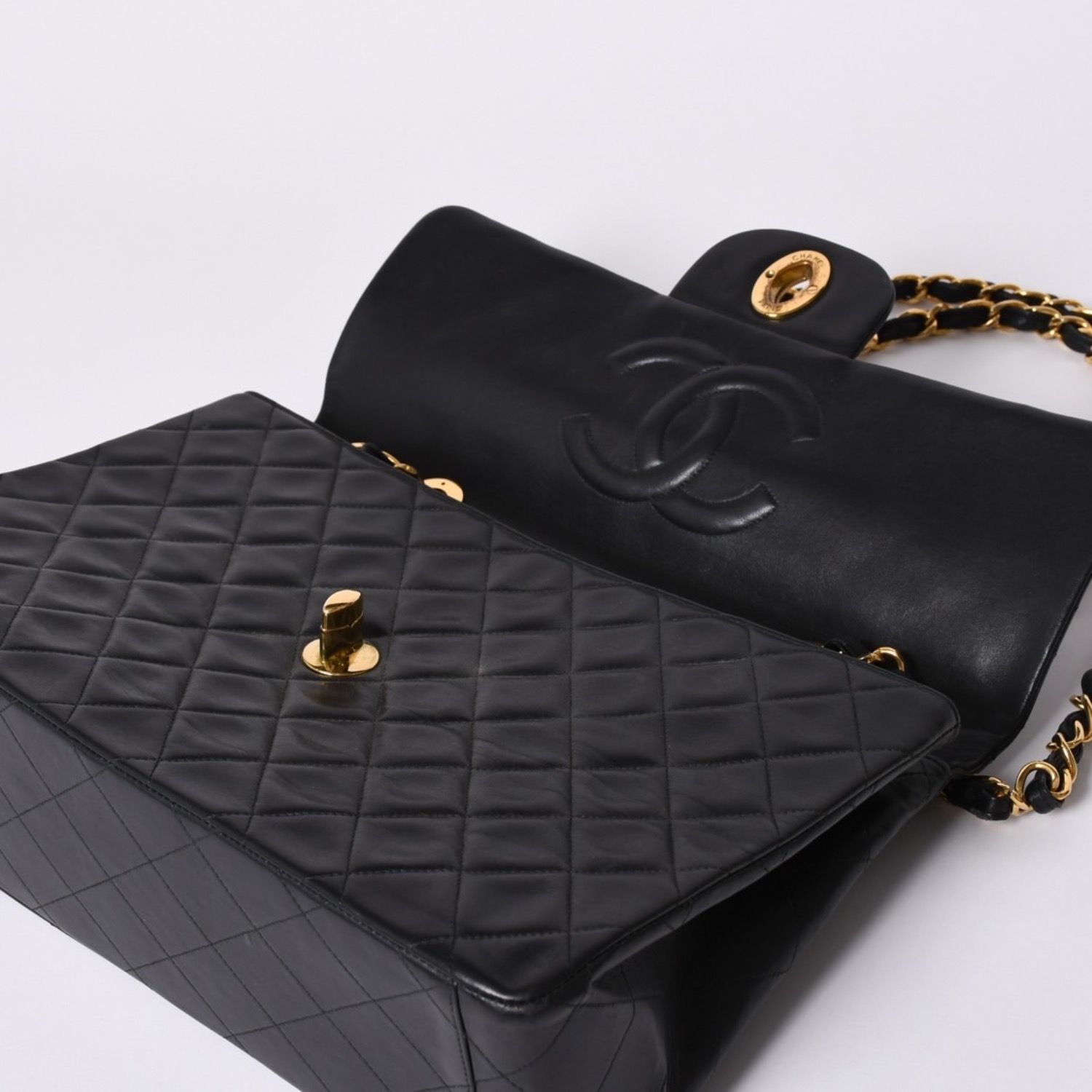 CHANEL シャネル デカマトラッセ33 Sフラップ Wチェーンショルダー