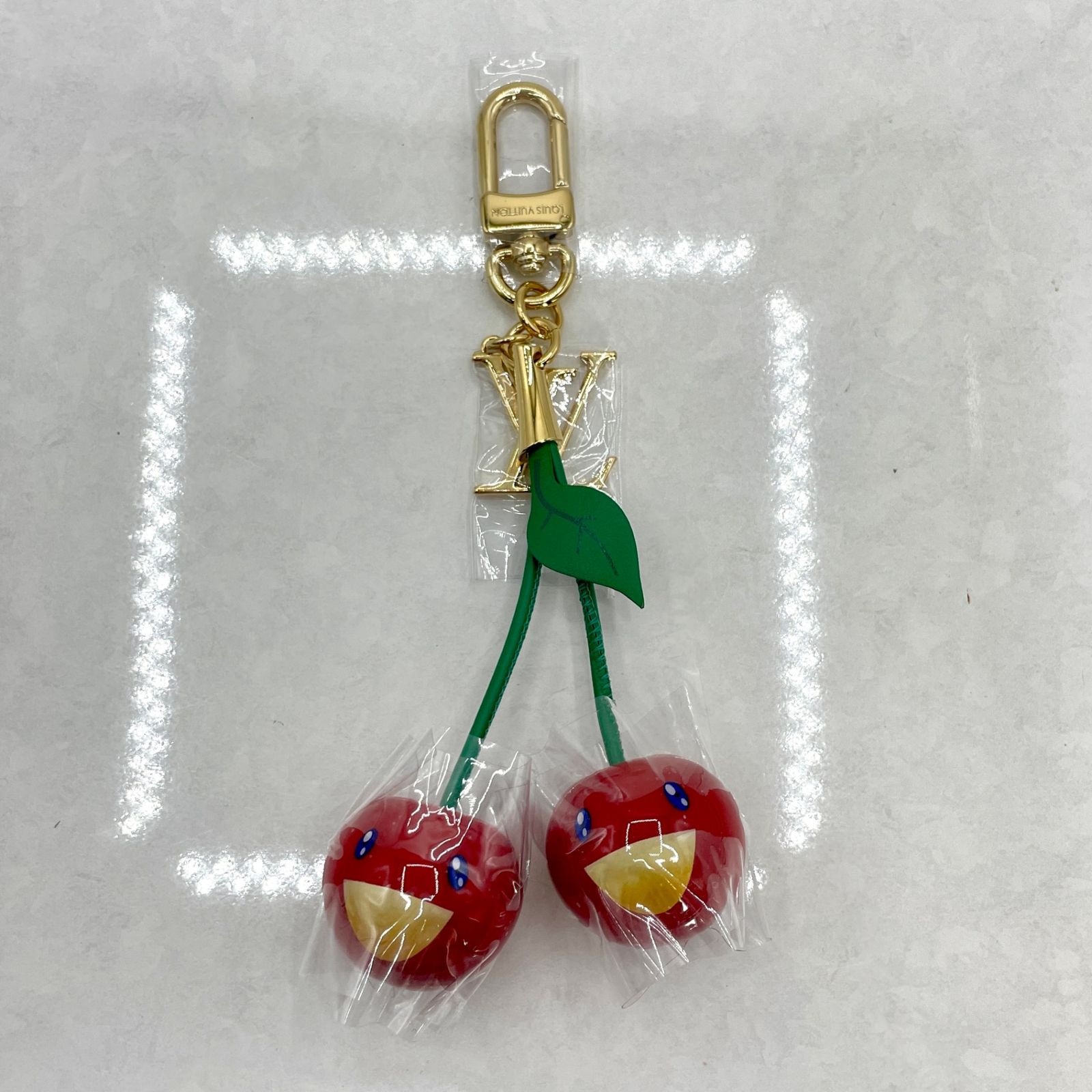 ルイヴィトン 村上隆 バッグチャーム チェリー M02476 村上隆◇ギフトにも♪】ルイヴィトン バッグチャーム チェリー (Louis