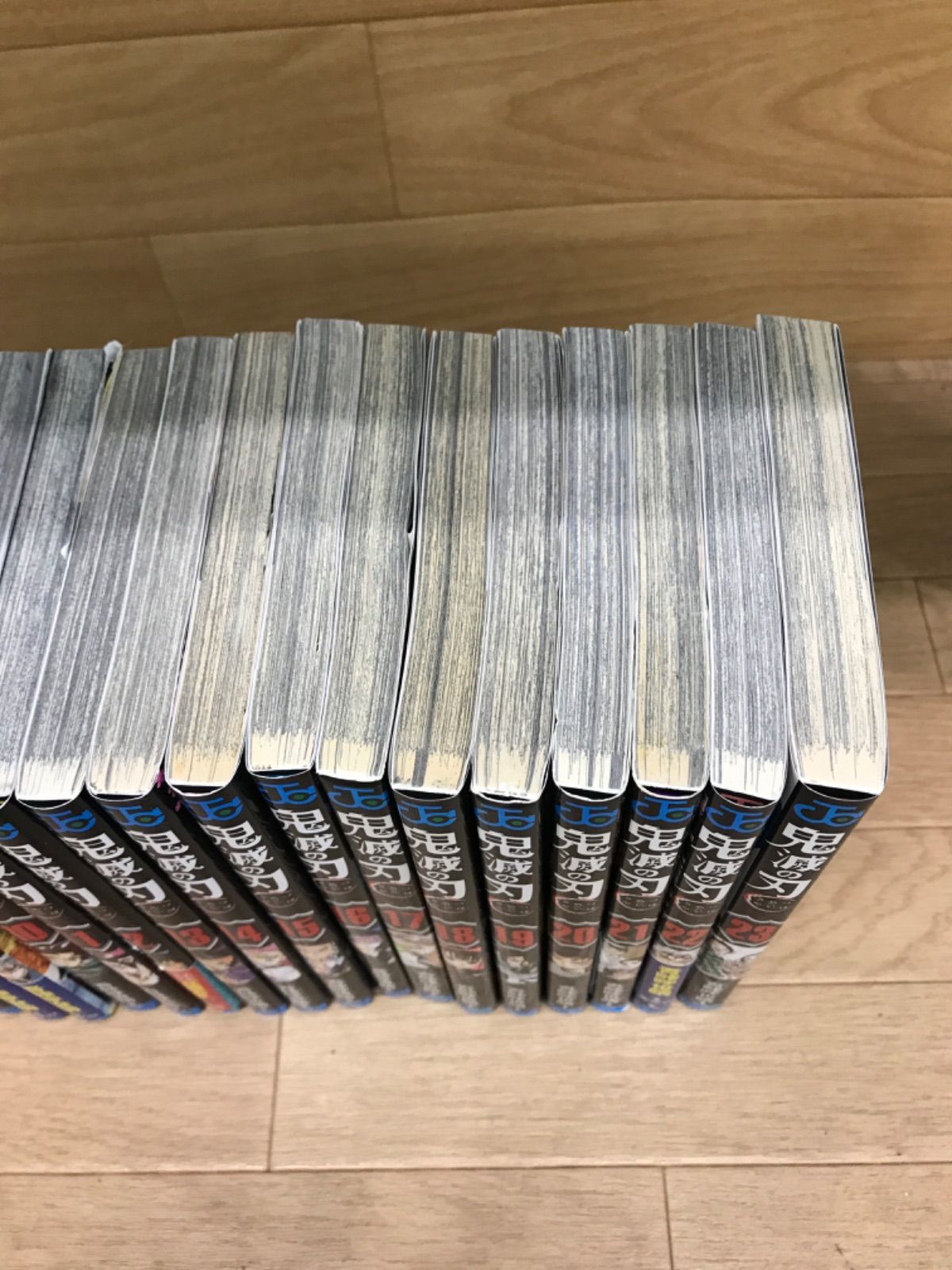 決まりました。美品３９冊セット鬼滅の刃1冊、進撃の巨人23冊、ジョジョリオン7冊、スラムダンク4冊、トレース、エムエフゴースト、夢印、堕天作戦 ☆① 鬼滅の刃 1～23巻 全巻・関連本4冊＋劇場版 鬼滅の刃 無限列車編