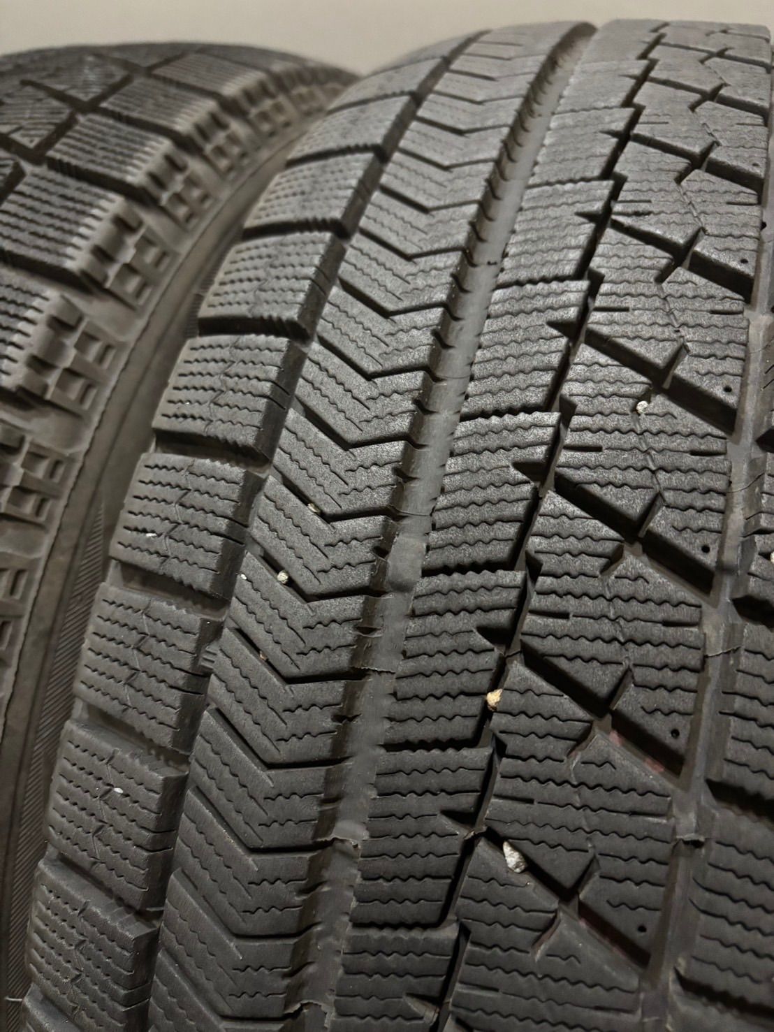 195/65R15 ブリジストン ブリザック VRX スタッドレスタイヤ 4本セット 残溝5mm程度 50プリウス プリウス ウィッシュ 100-4H ブリザック VRX3 正規品 4本 スタッドレスタイヤ 195/65R15 91Q