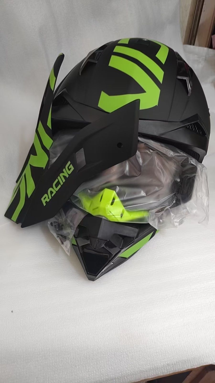 新品☆WLT☆オフロードヘルメット フルフェイスヘルメットゴーグル付き