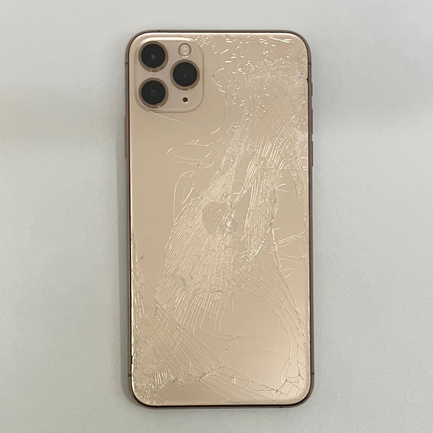 ジャンク】iPhone11ProMax 256GB ゴールド SIMフリー - メルカリ