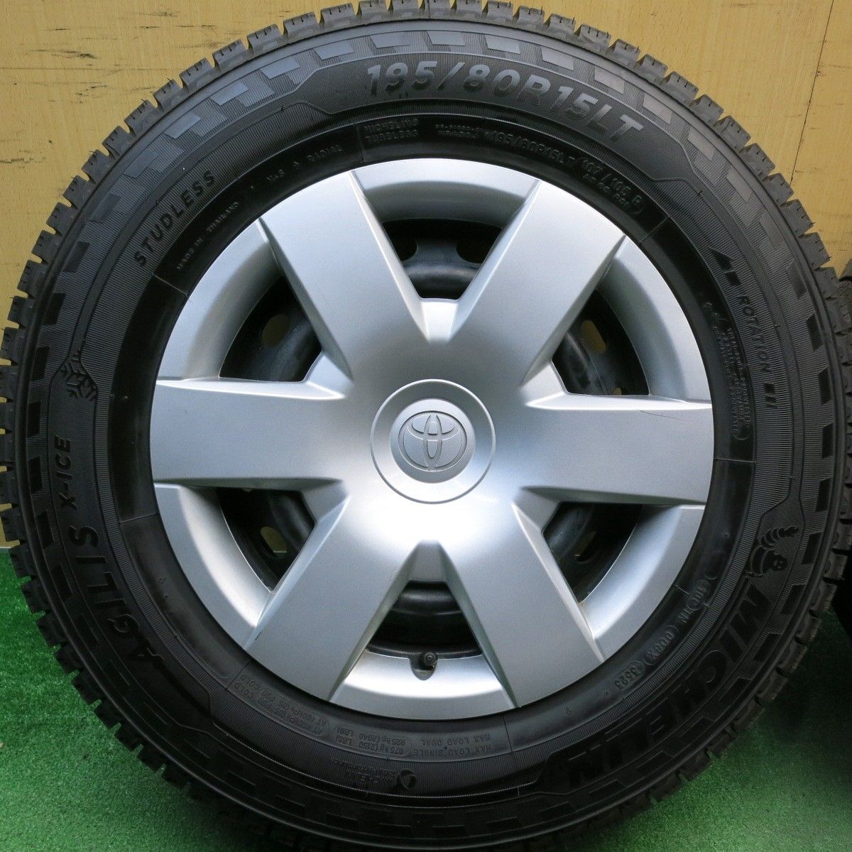 ほぼ未使用！23年☆トヨタ 200系 ハイエース 純正 スチール 195/80R15 