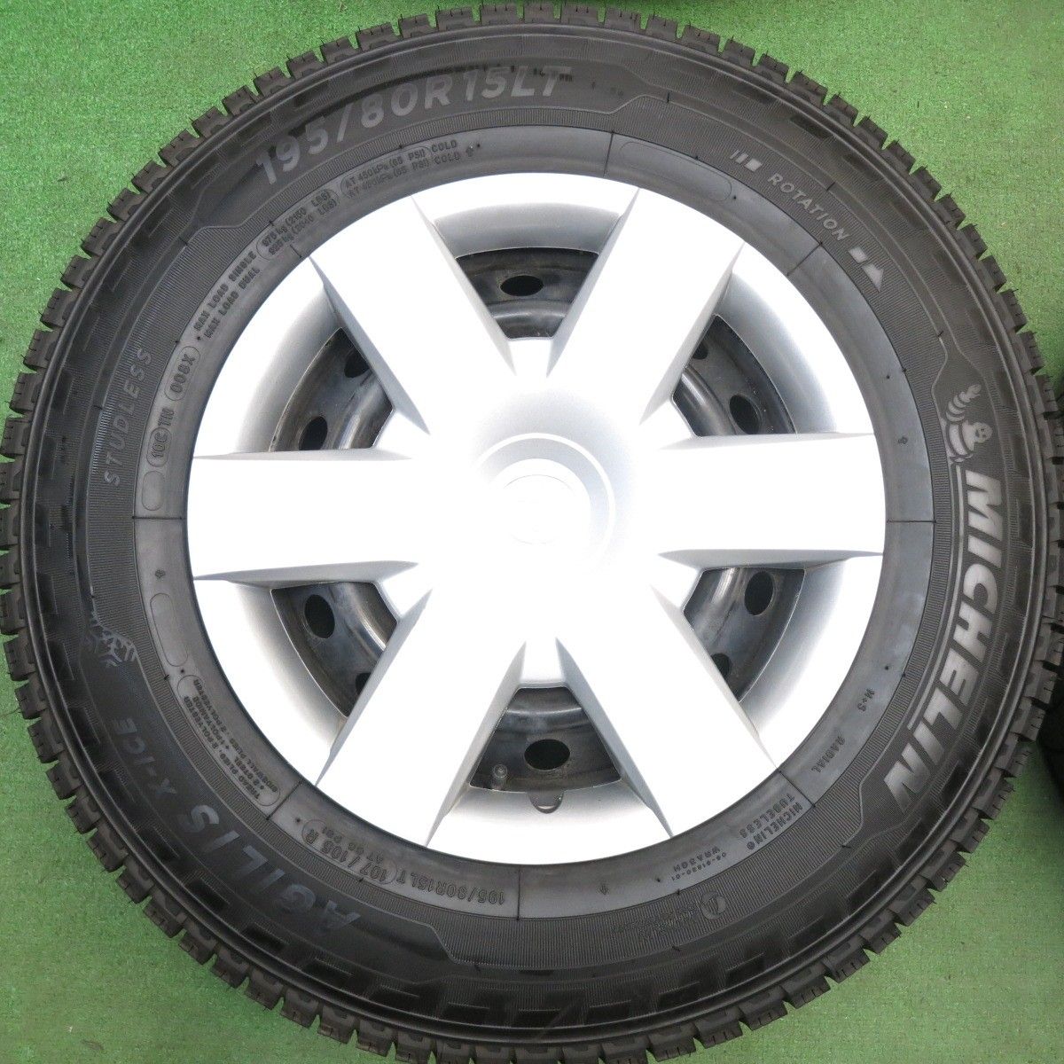 ほぼ未使用！23年☆トヨタ 200系 ハイエース 純正 スチール 195/80R15 