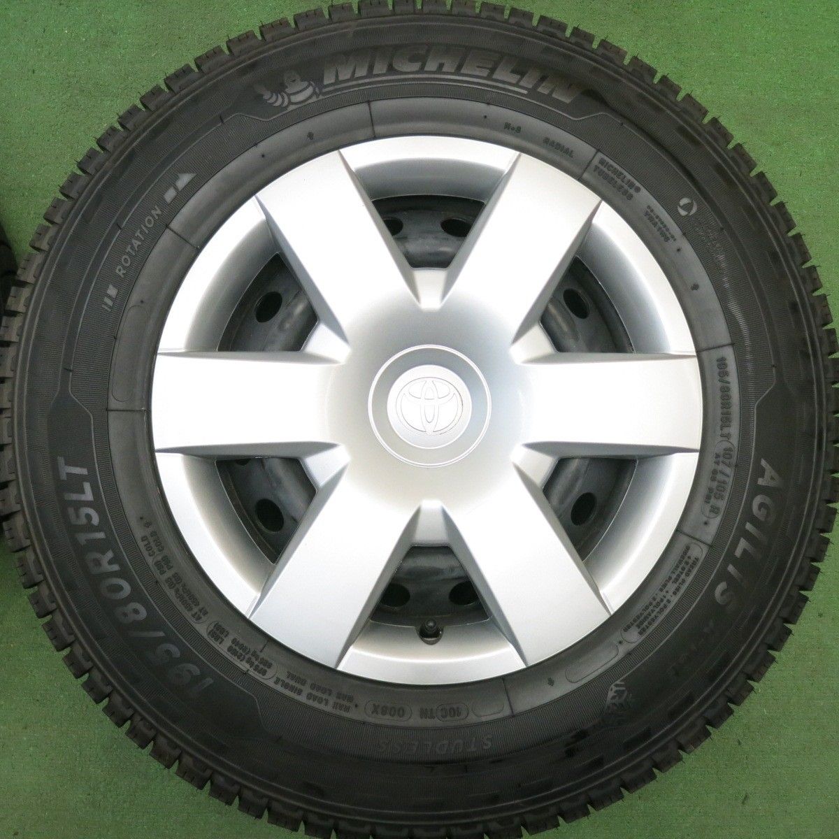 ほぼ未使用！23年☆トヨタ 200系 ハイエース 純正 スチール 195/80R15 