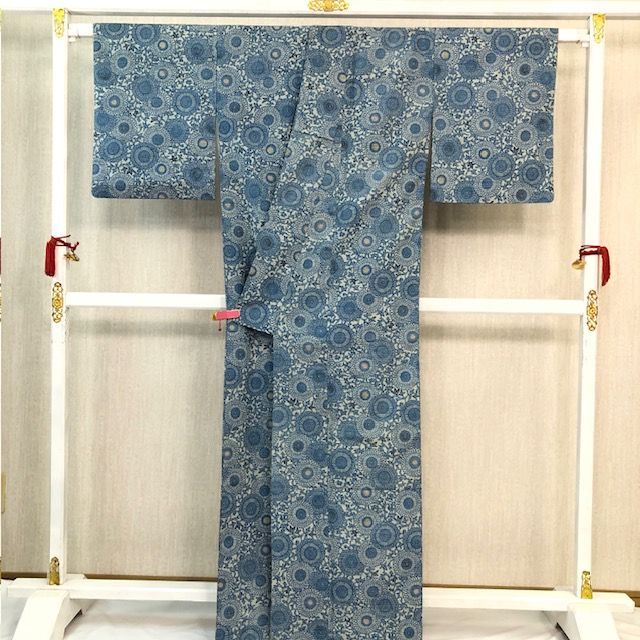 きものキレイ] 小紋（袷) 薄藍色 水色 花唐草 型染 絹 身丈155.5㎝ 裄