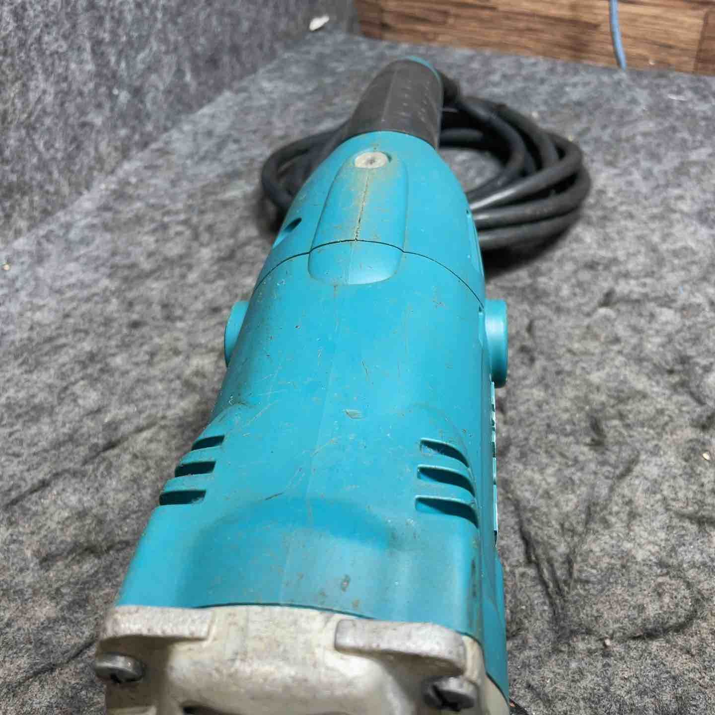 マキタ(makita) 150mm電子ディスクグラインダ GA6021C【桶川店 