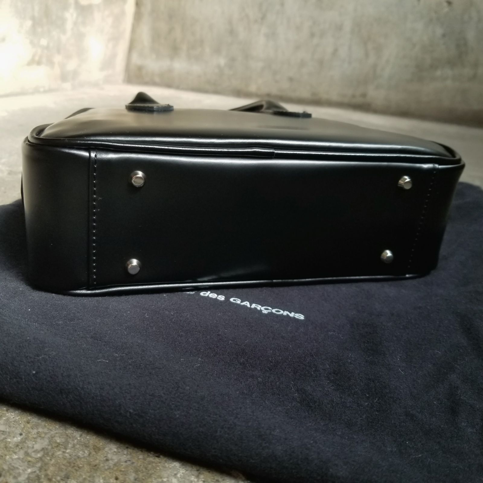 COMME des GARCONS 青山オリジナル ステアハイド 台形バッグ 青山