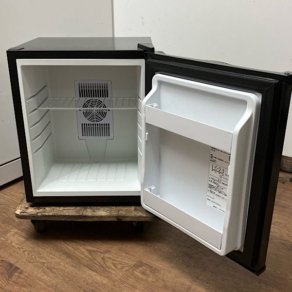 中古】MAXZEN/マクスゼン JRP23HS01BK 23L 冷蔵庫 ペルチェ式 1ドア 右