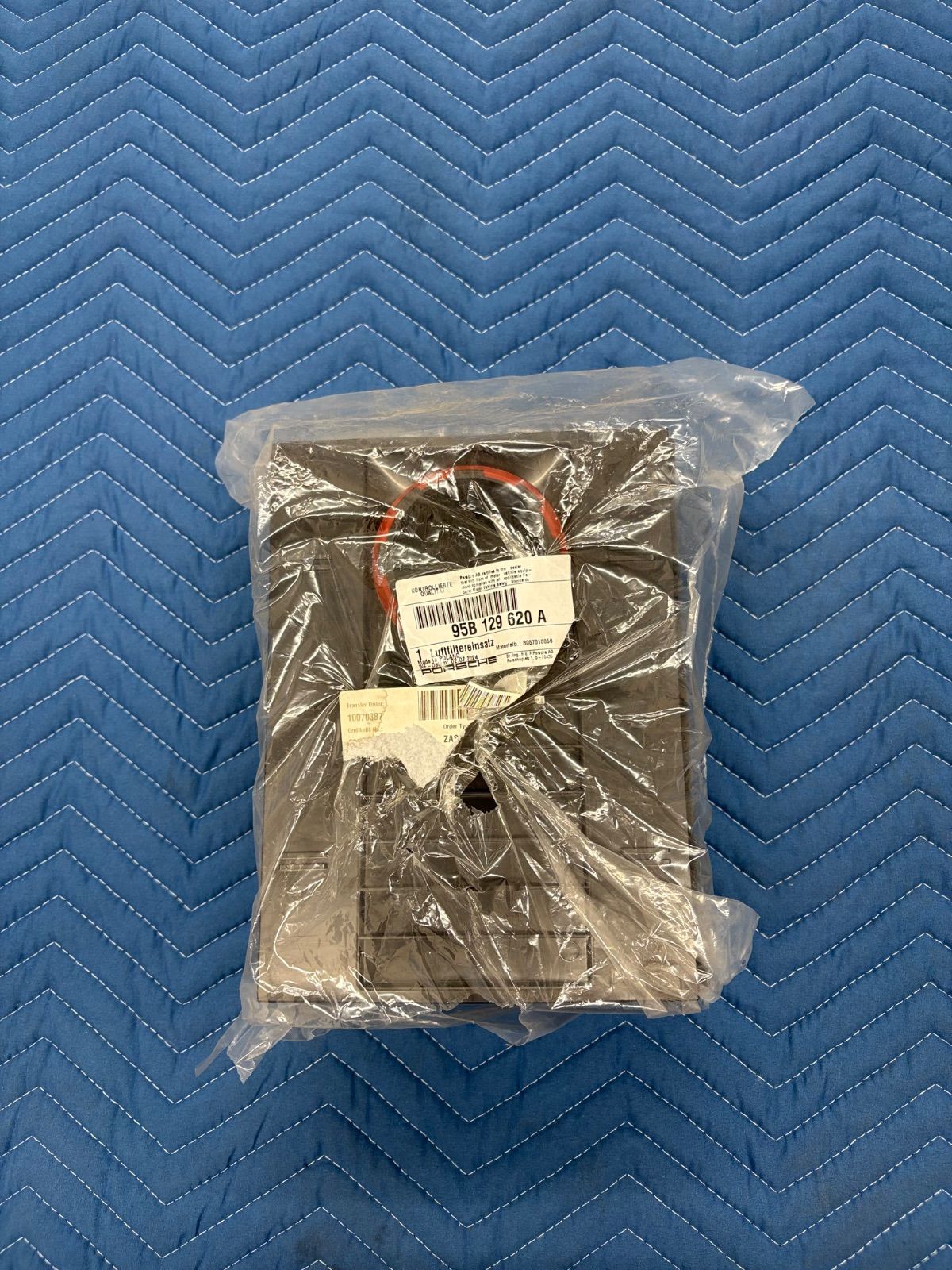 【純正/新品】ポルシェ マカン 純正 エアクリーナーエレメント エアフィルター 95B129620A
