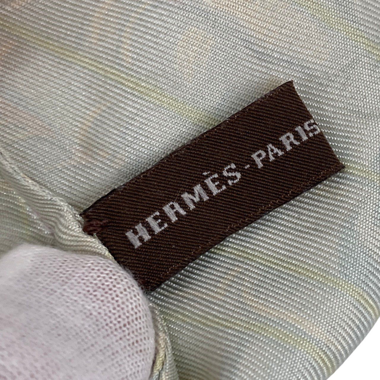 HERMES/エルメス/ヘアゴム/ポンポン/ヘアアクセサリー/シルク/巾着付き HERMES/エルメス/ヘアゴム/ポンポン/ヘアアクセサリー/シルク/巾着付き