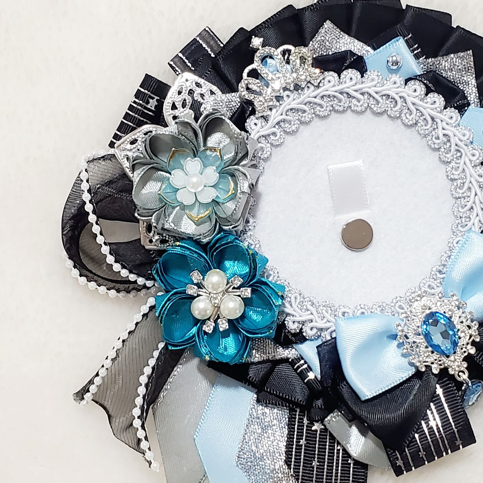 オーダー】 痛ロゼット シルバー × 水色 × 黒 痛バ 桜 王冠 リボン