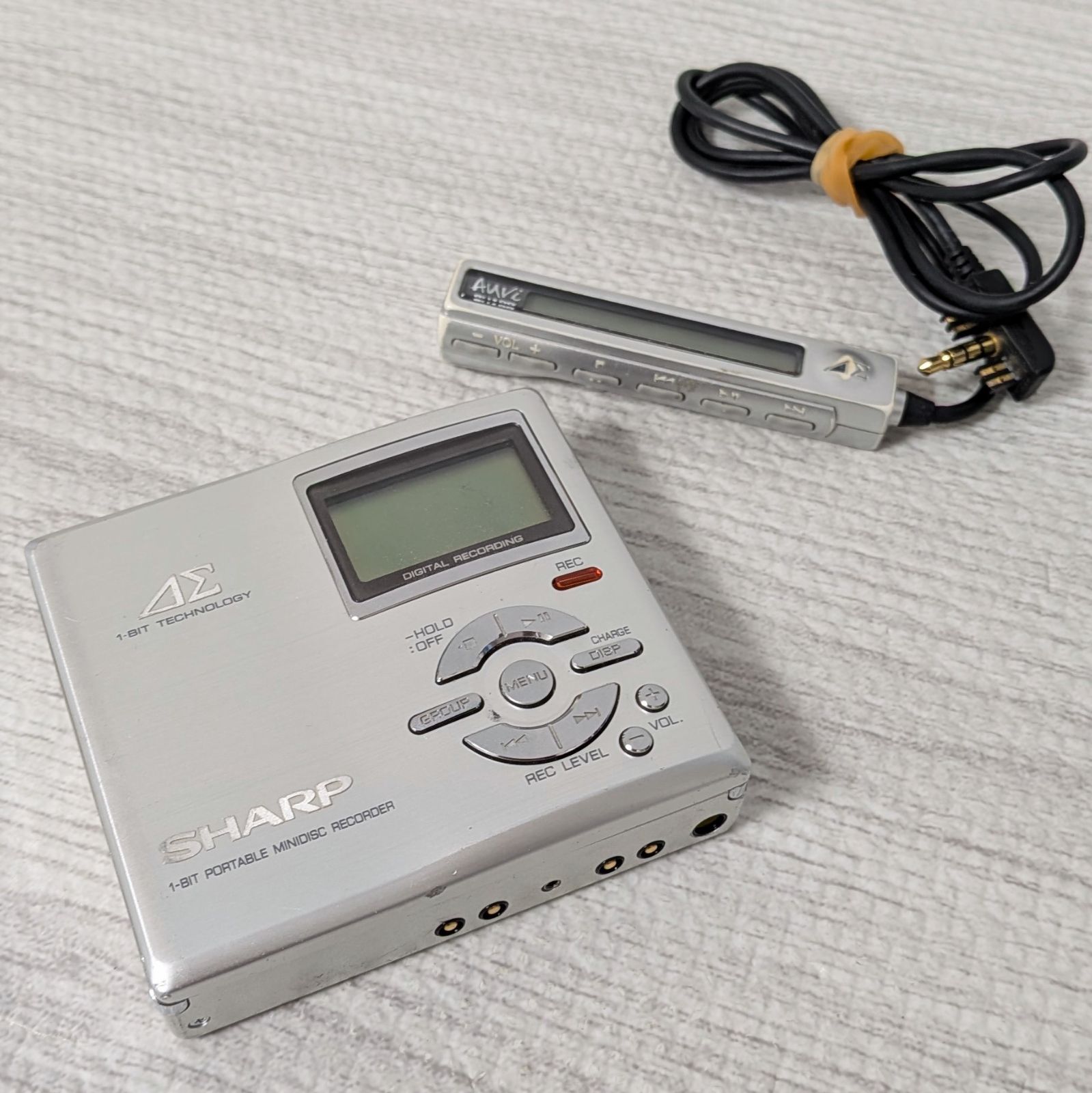 希少 SHARP シャープ MD-DR77-S シルバー 現状品 シャープ、1ビットデジタルアンプ搭載のポータブルMDレコーダ