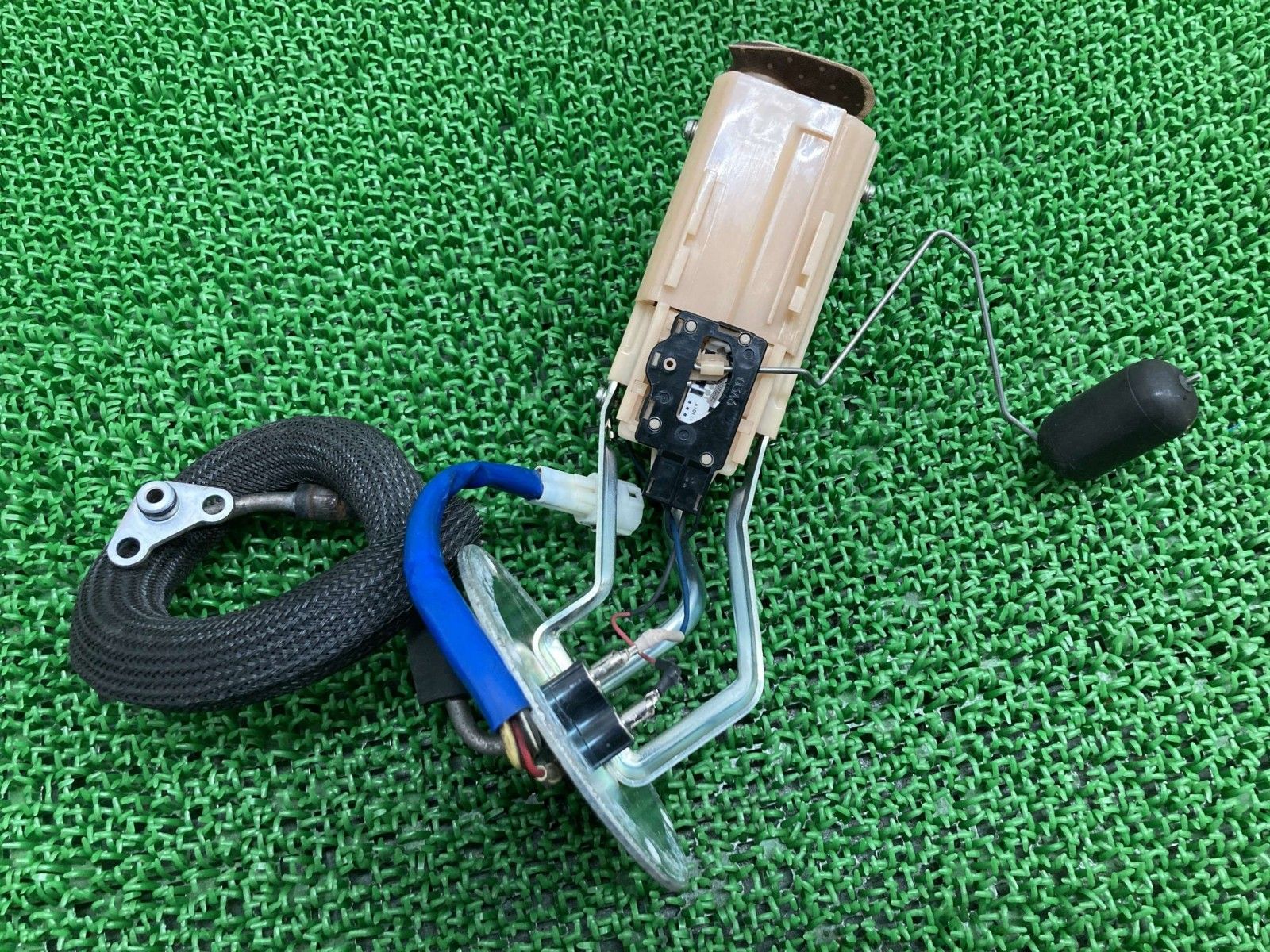 スカイウェイブ400 フューエルポンプ 15100-05H00 スズキ 純正 中古
