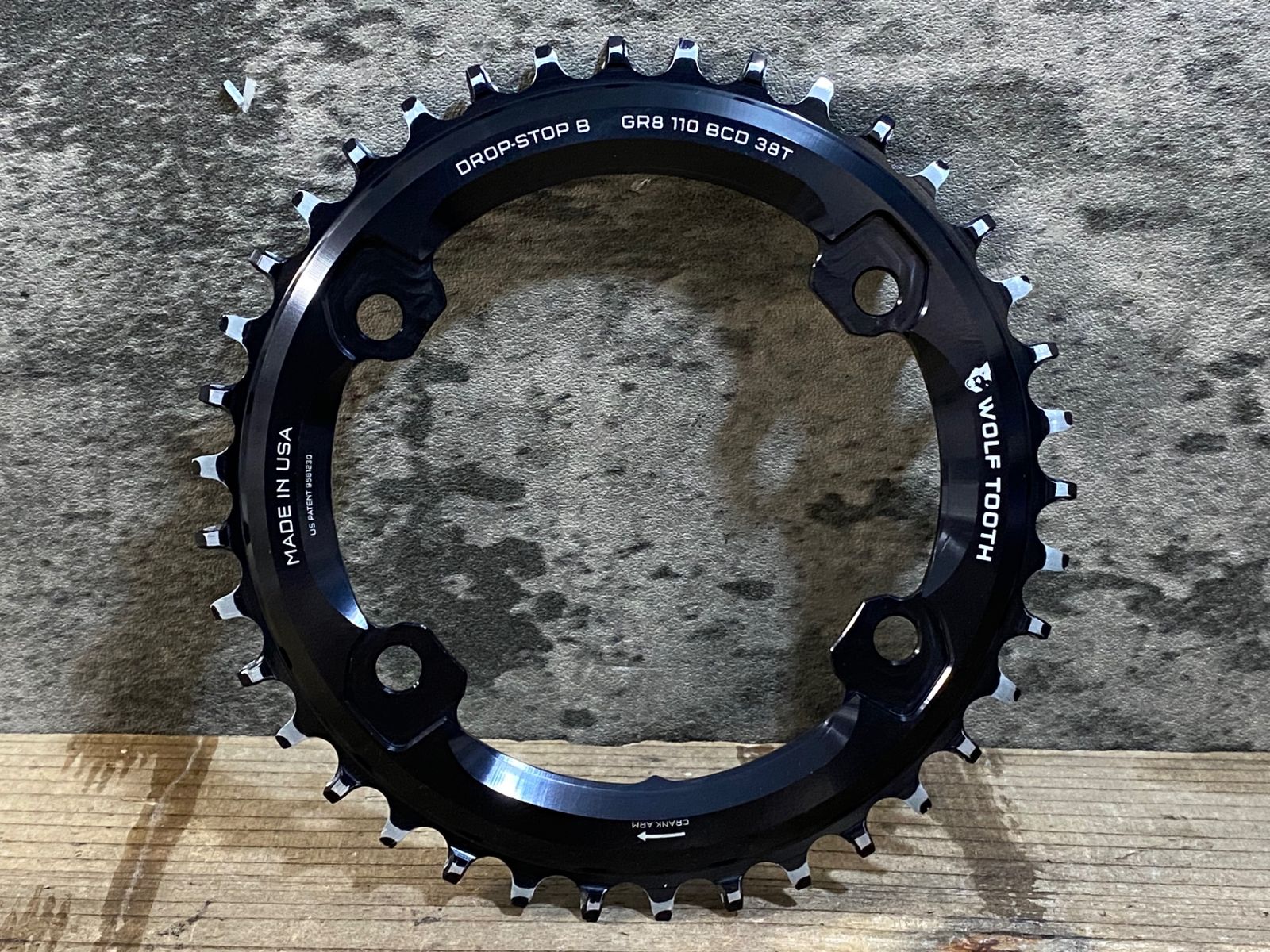 KB670 ウルフトゥース WOLF TOOTH DROP STOP CHAINRING GR8 110 BCD チェーンリング 黒 38T