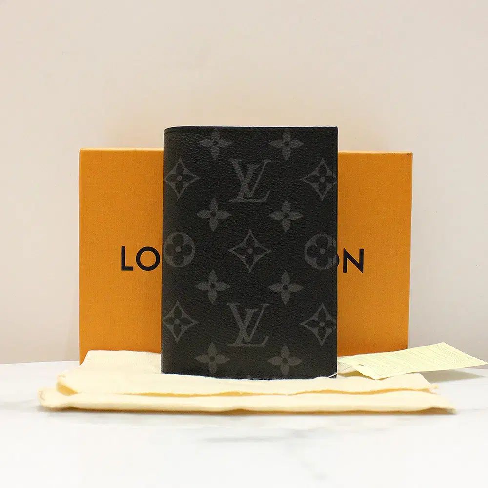ブランドダオルドンレ Louis Vuitton ルイヴィトン モノグラム パスポートケース M64501 51,445円