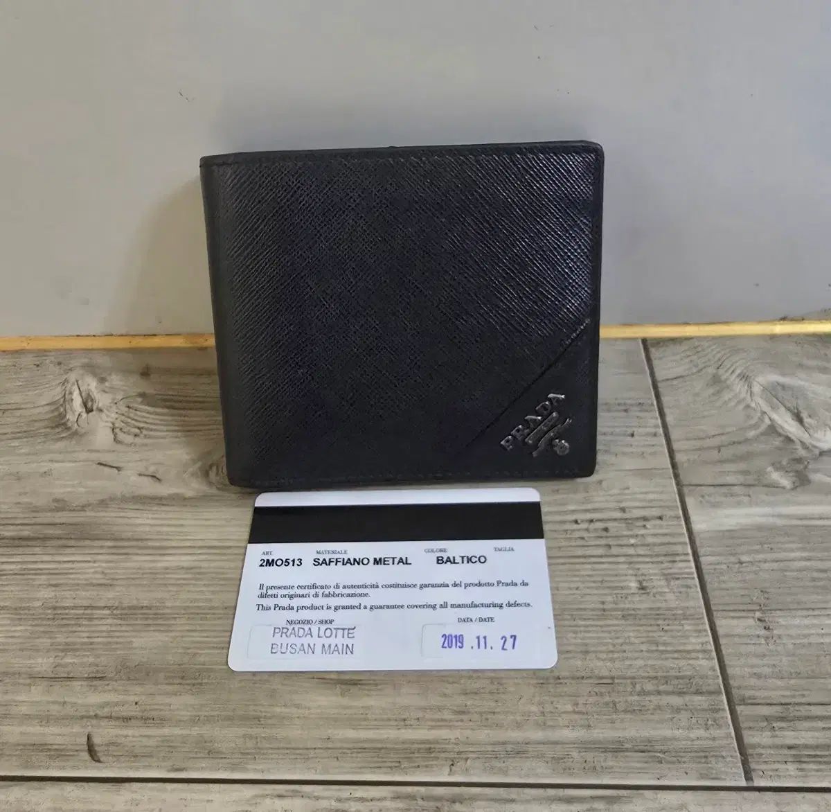 S級/正規品 PRADA プラダ サフィアーノ ブラック メタルロゴ 二つ折り 