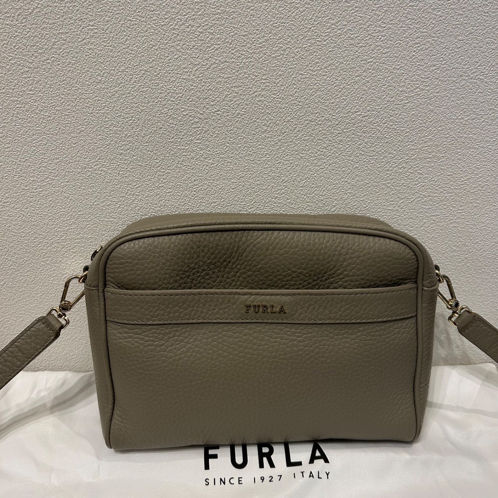 本物 フルラ FURLA レザー ショルダーバッグ ポシェット グレー WE00269 バッグ 中古 FURLA - 本物 フルラ FURLA レザー ショルダーバッグ ポシェット