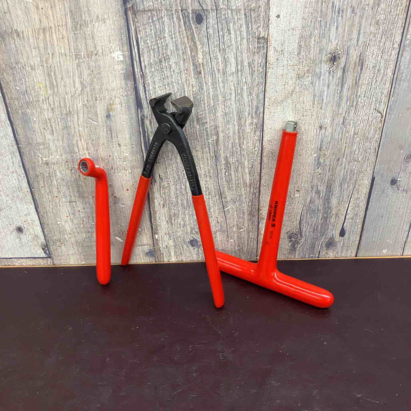 【中古品】 クニペックス(KNIPEX) 絶縁T型レンチ 9830 絶縁メガネレンチ 980110 エンドニッパー 99-250 【東大和店】