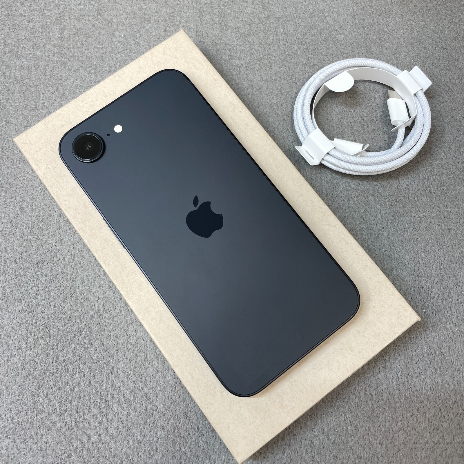 iPhone 16e 128GB ブラック　美品　バッテリー100% K1789 美品 iPhone 16 128GB ブラック 国内版SIMフリー バッテリー100% Apple