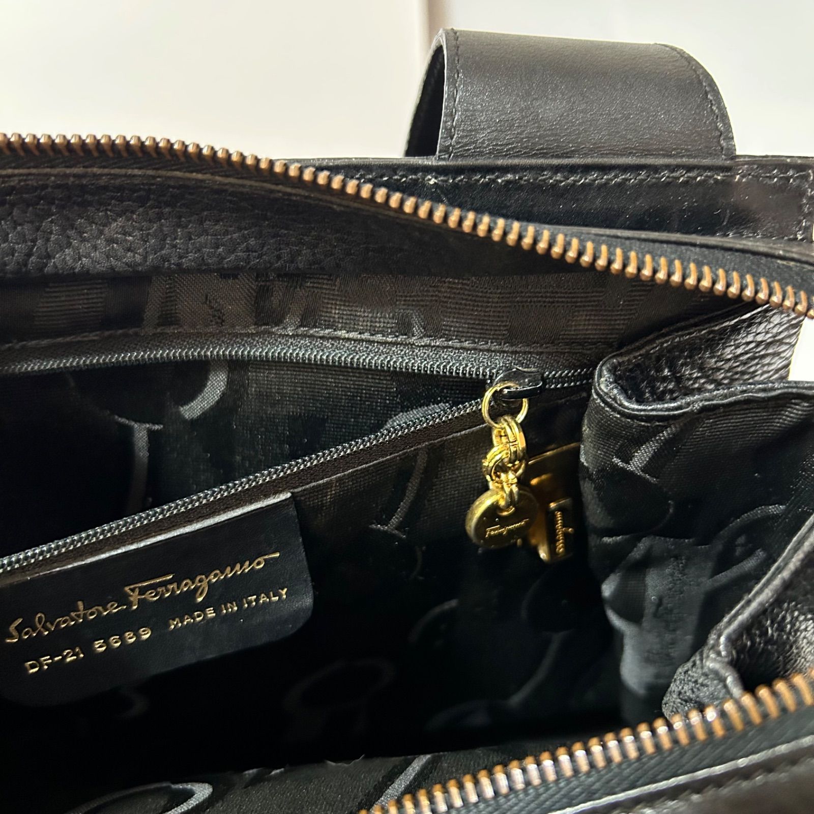 Salvatore Ferragamo ブラック パーティーバッグ Salvatore Ferragamo フェラガモ レザー ショルダーバッグ ブラック