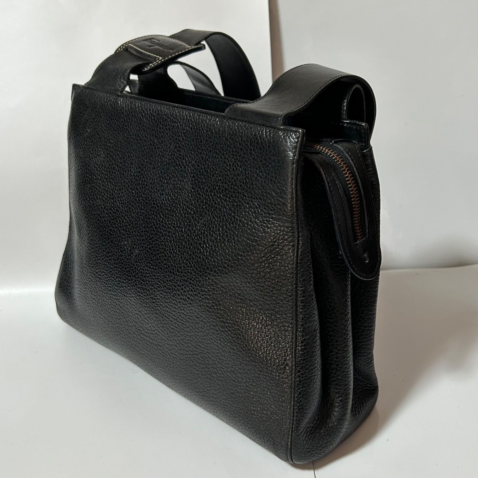 Salvatore Ferragamo フェラガモ レザー ショルダーバッグ ブラック