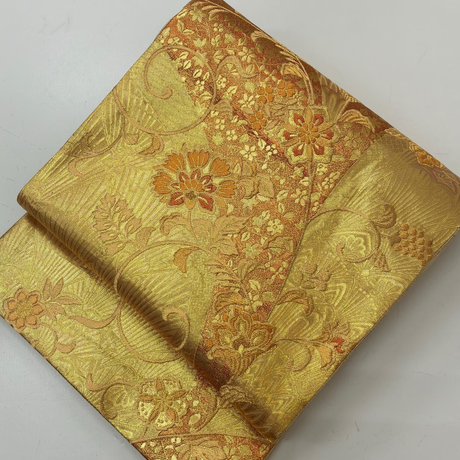 美品 正絹 作り帯 二部式 袋帯 華文に四季花唐草 黄金色が映える 美品 正絹 作り帯 二部式 袋帯 華文に四季花唐草 黄金色が映えるの通販