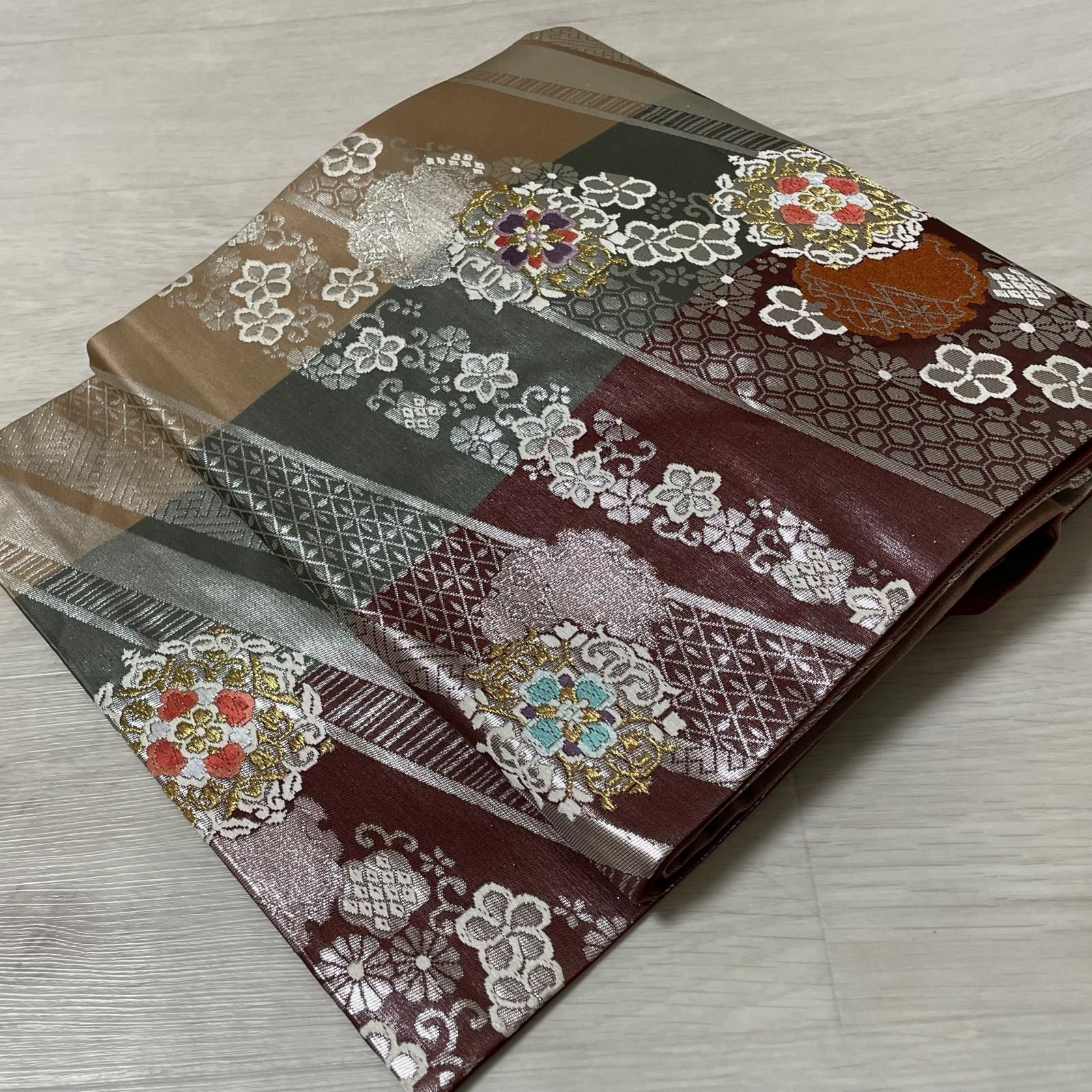 名古屋帯 正倉院に花模様 煌びやかな織出し 九寸 正絹 着物 X-1241 