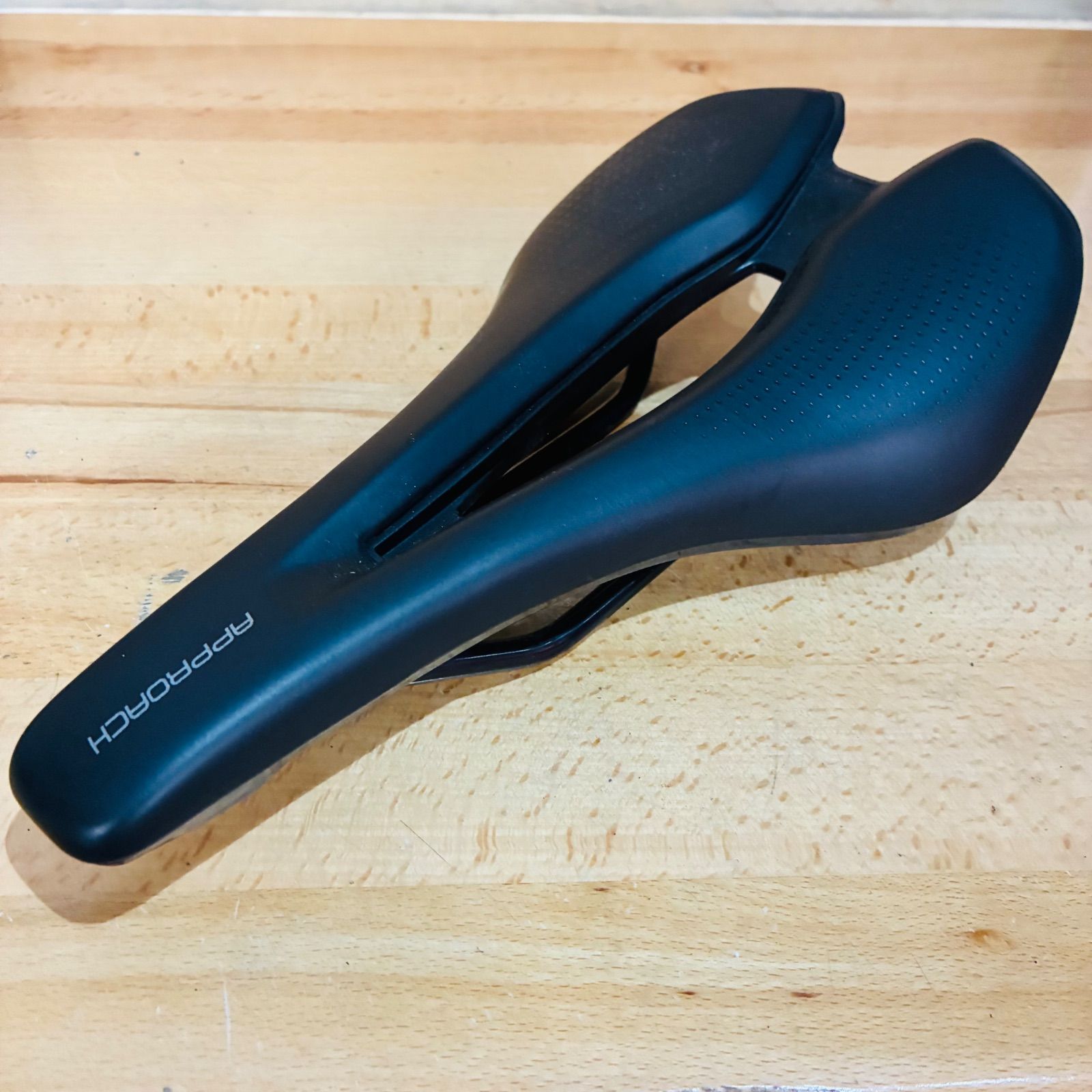 【良品】GIANT APPROACH ジャイアント アプローチ ショートノーズ サドル スチールレール PARTICLE FLOW 312g TCR クリーニング済 即発送