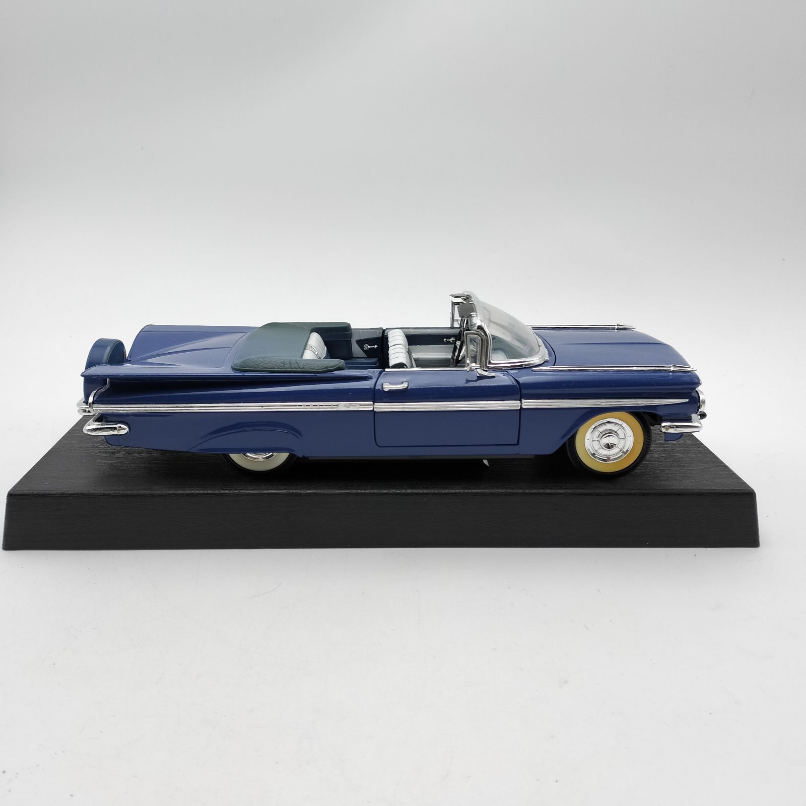 ロードレジェンド】1/18 1959 シボレー インパラ コンバーチブル