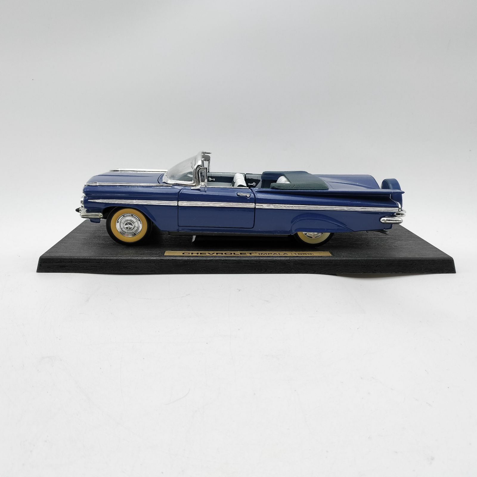 ロードレジェンド】1/18 1959 シボレー インパラ コンバーチブル