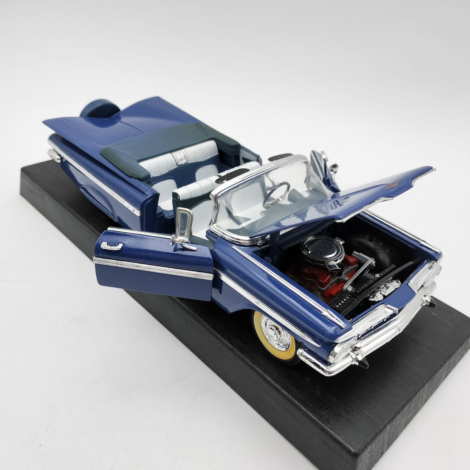 【1/18】シボレー　インパラ　1/18スケール箱付き【1959年】 ロードレジェンド】1/18 1959 シボレー インパラ コンバーチブル