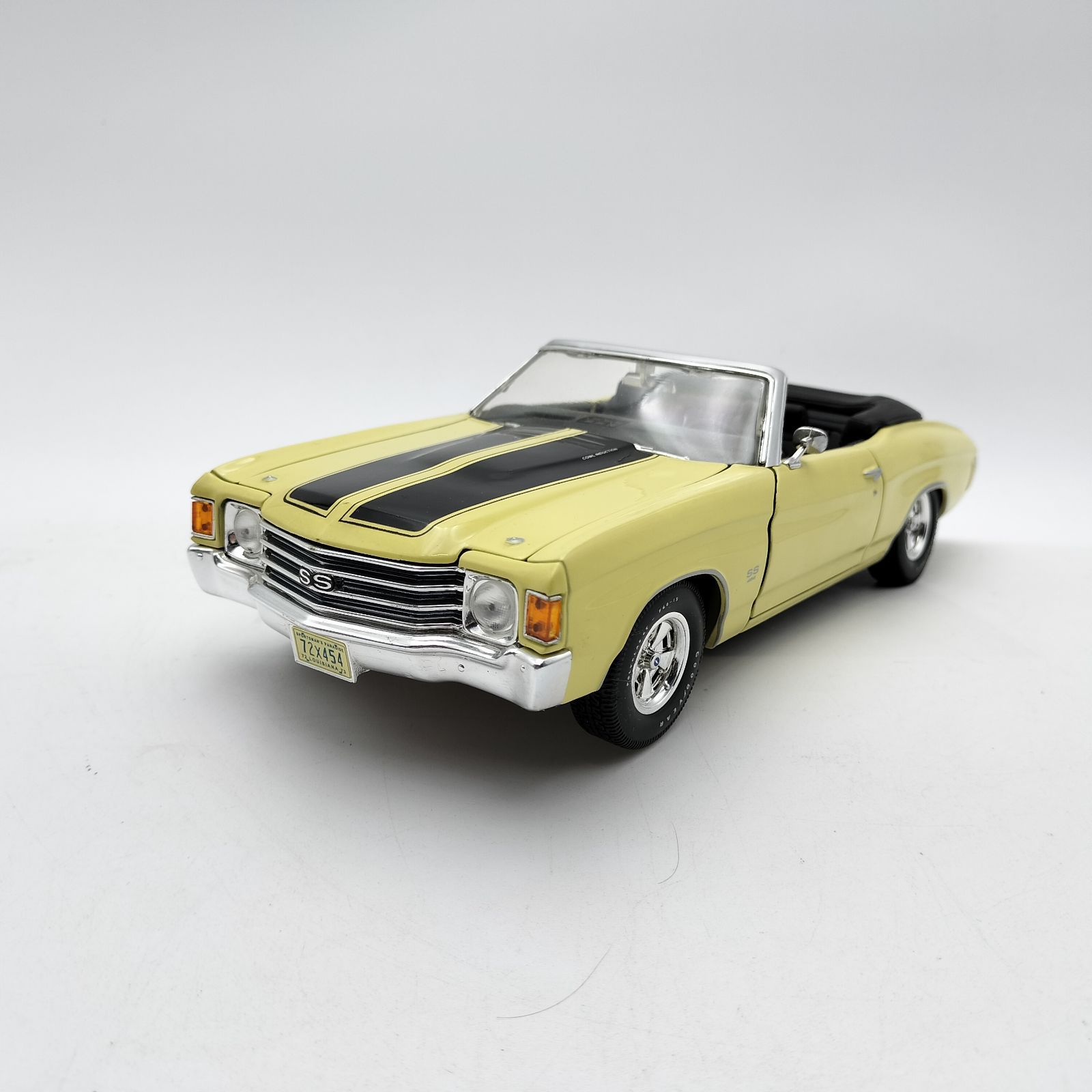 1/18 1972 シボレー シェベル SS454 イエロー ダイキャストメタル マイスト】1/18 1972 シボレー シェベル SS454 イエロー 箱付き ダイ