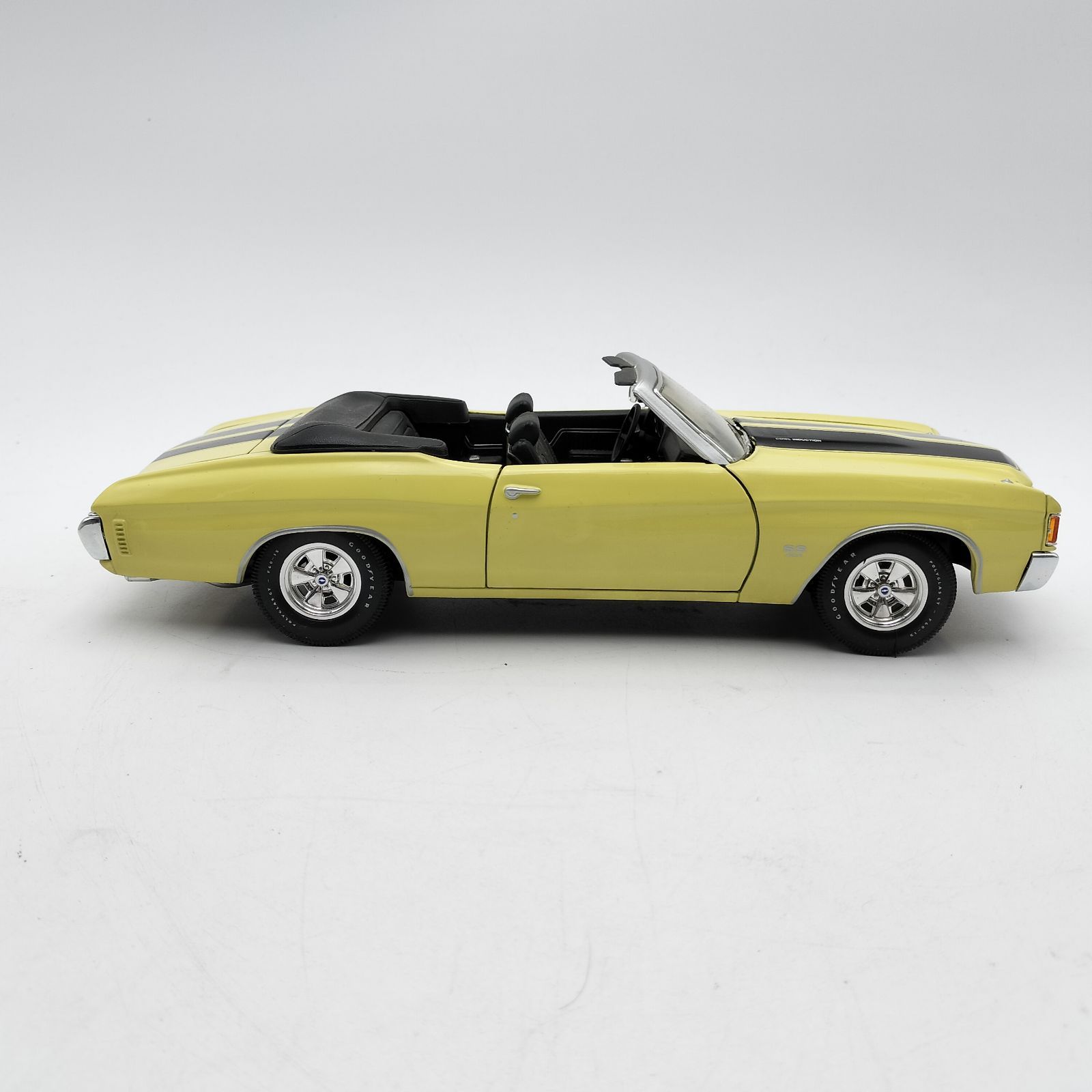 1/18 1972 シボレー シェベル SS454 イエロー ダイキャストメタル マイスト】1/18 1972 シボレー シェベル SS454 イエロー 箱付き ダイ
