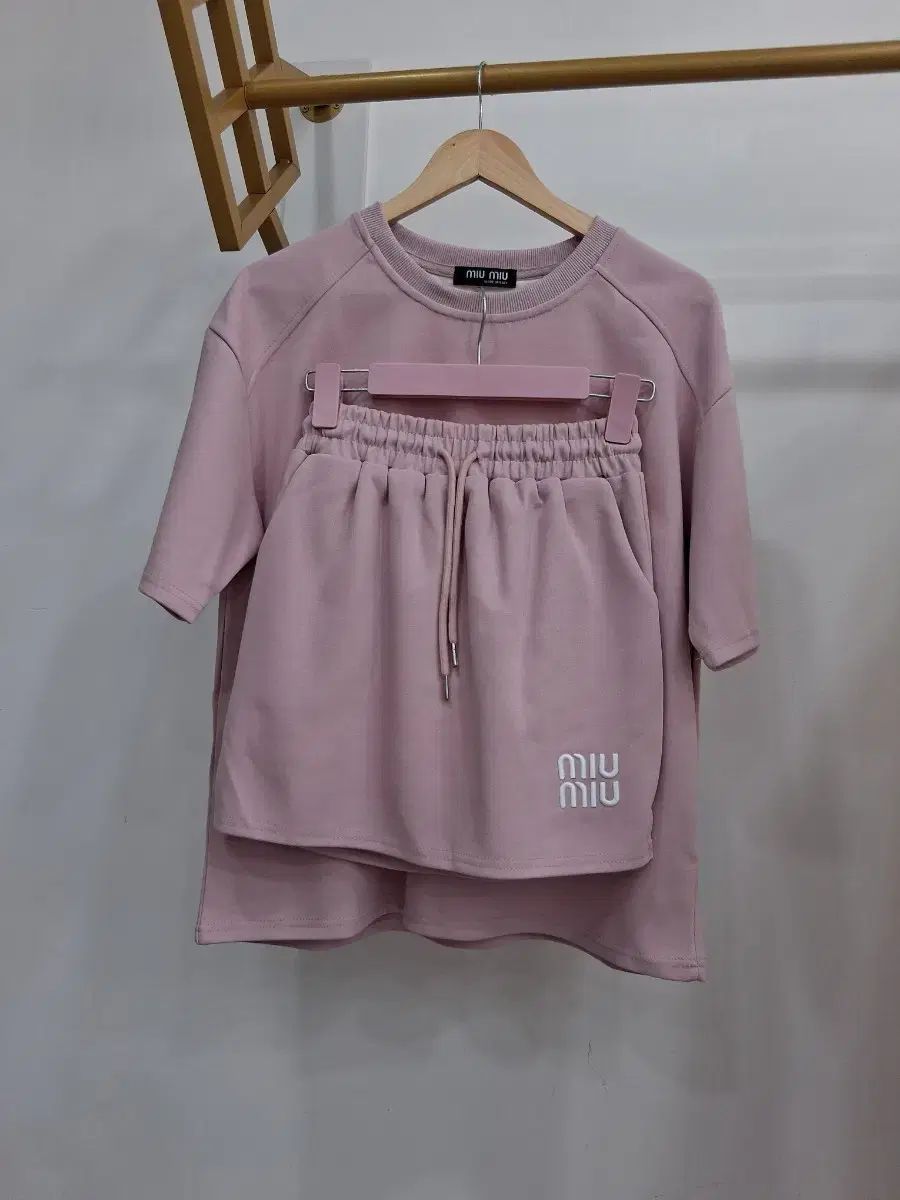 ピンク半袖Tシャツスカートセット