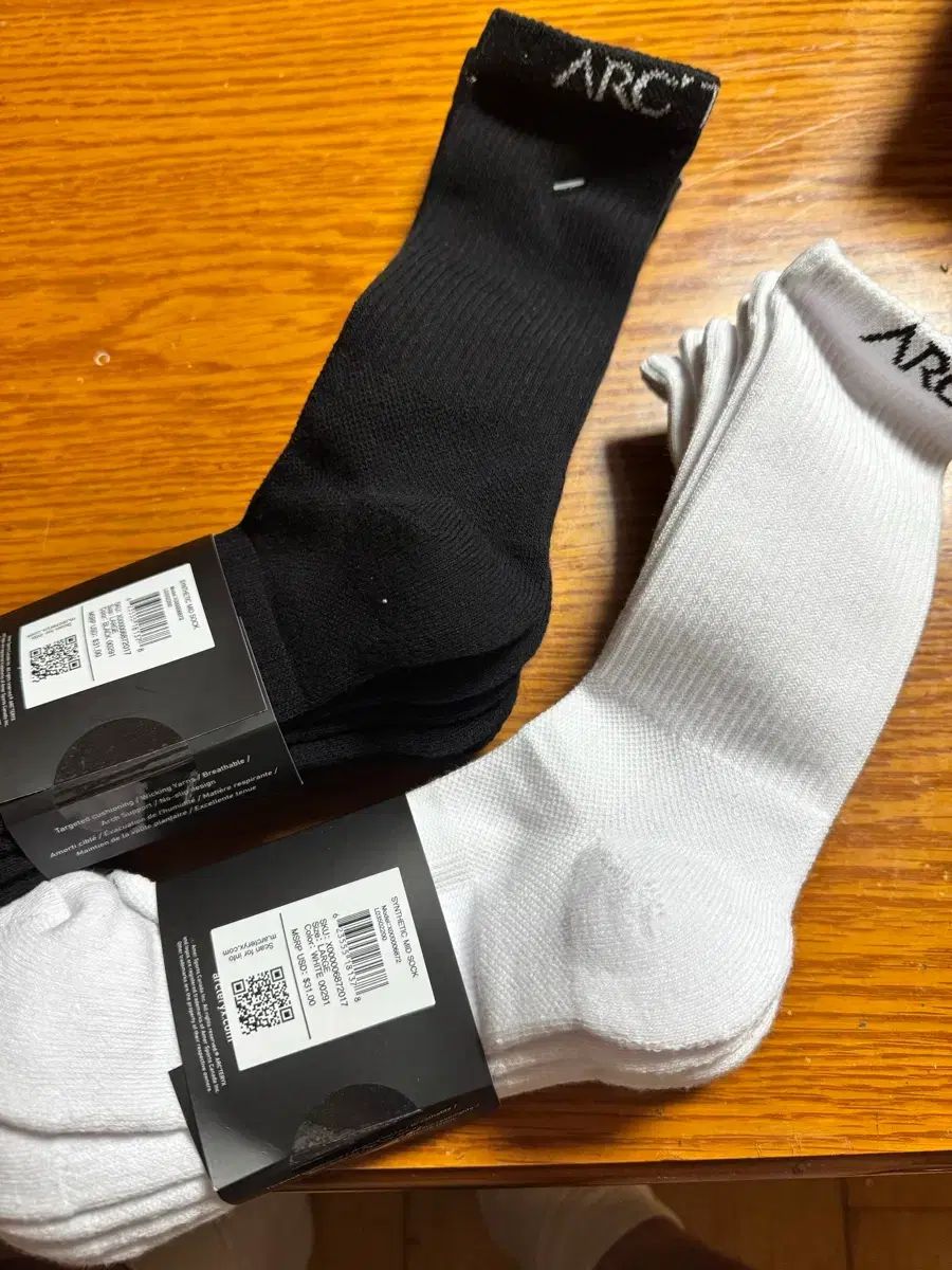 ARC'TERYX アークテリクス 靴下 ブラック 新品 商品出品