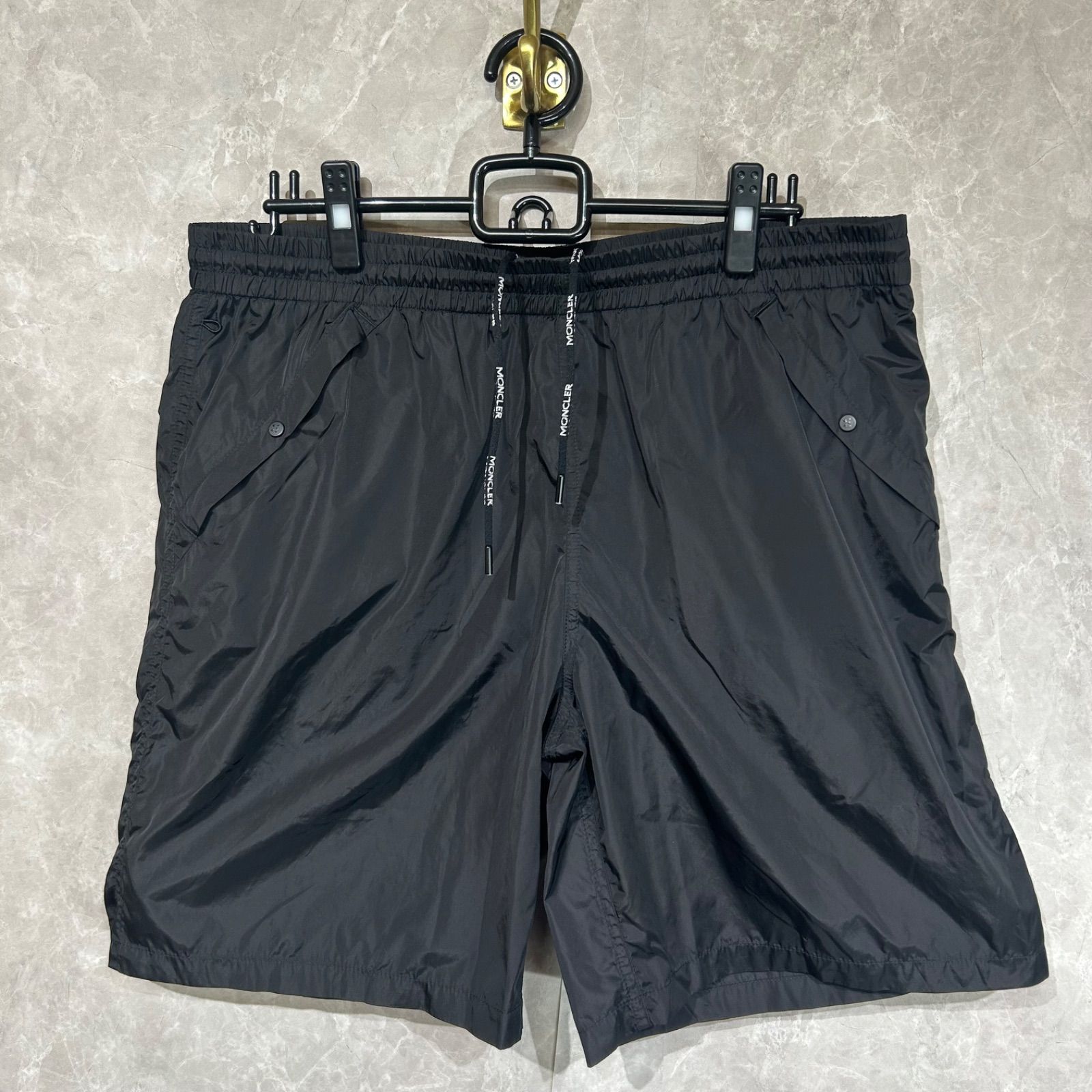 美品】 MONCLER モンクレールショートパンツハーフパンツ黒ラバー 