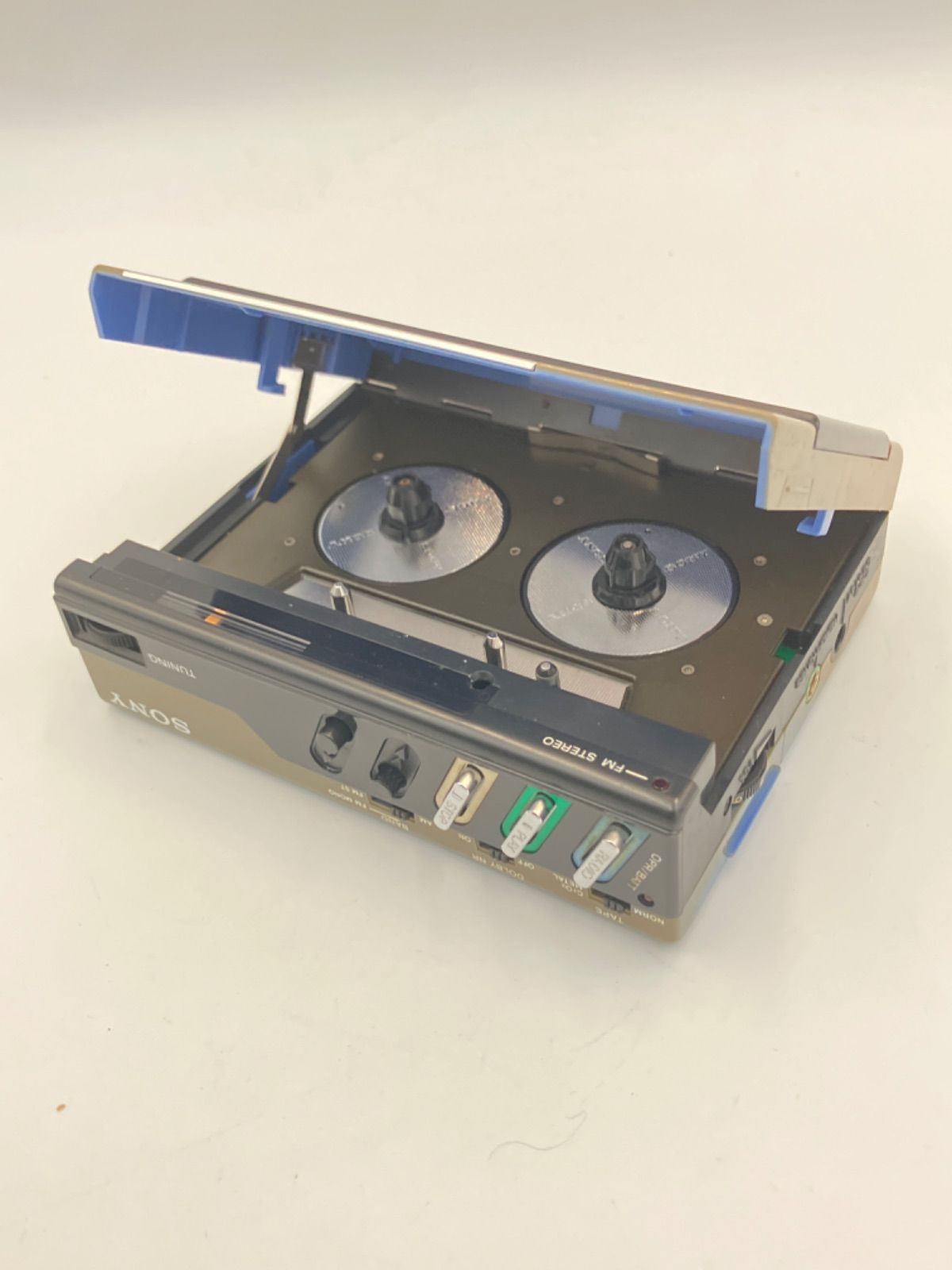 【希少品】SONY WM-F15 Walkman カセットプレーヤー SONY 1984年 ラジオ付きカセットウォークマン WM-F15 - YouTube