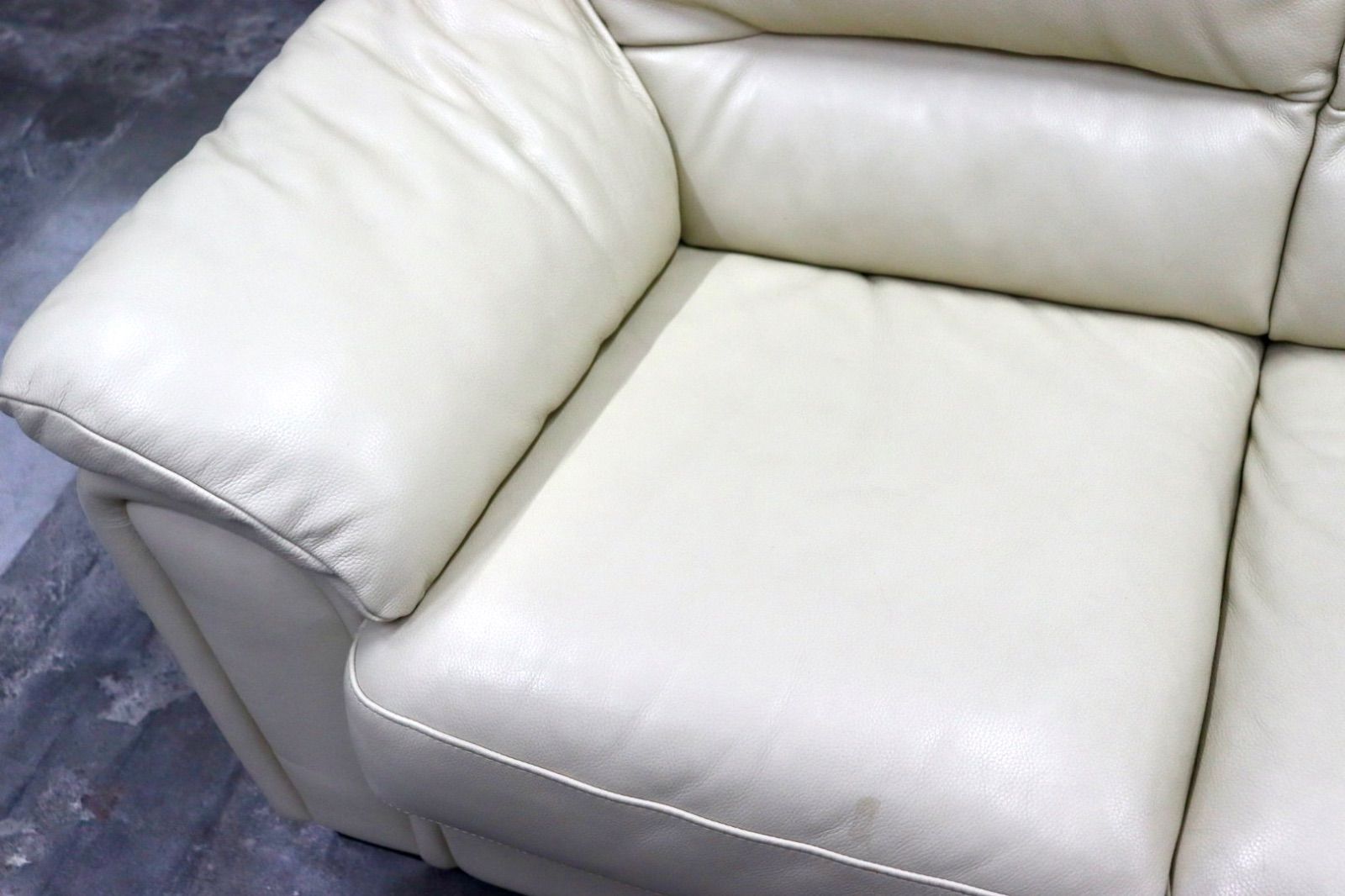 GMJK50○IDC大塚家具 2人掛けソファ ラブソファ 長椅子 本革 高級家具 