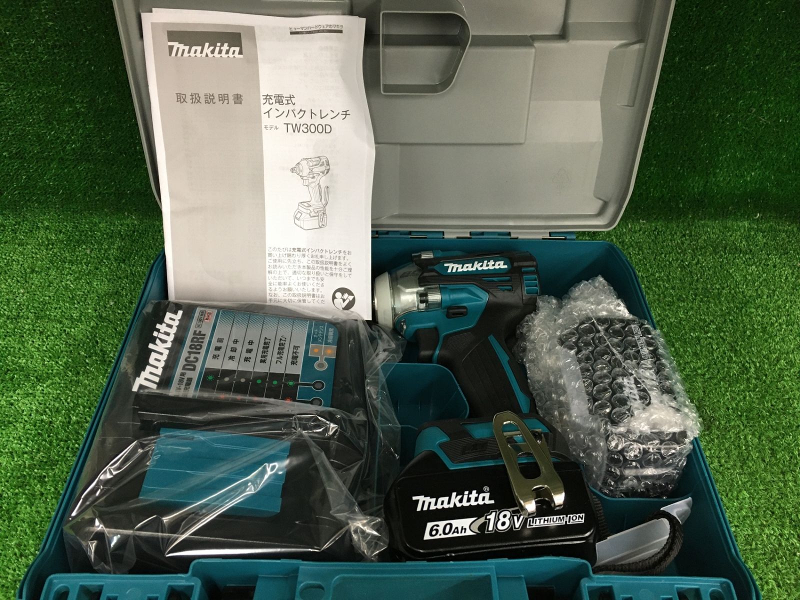 【未使用品】【0906】★makita(マキタ) 18v充電式インパクトレンチ フルセット(6.0Ahバッテリx2/充電器/ケース) TW300DRGX　ITUI104Z3RW0