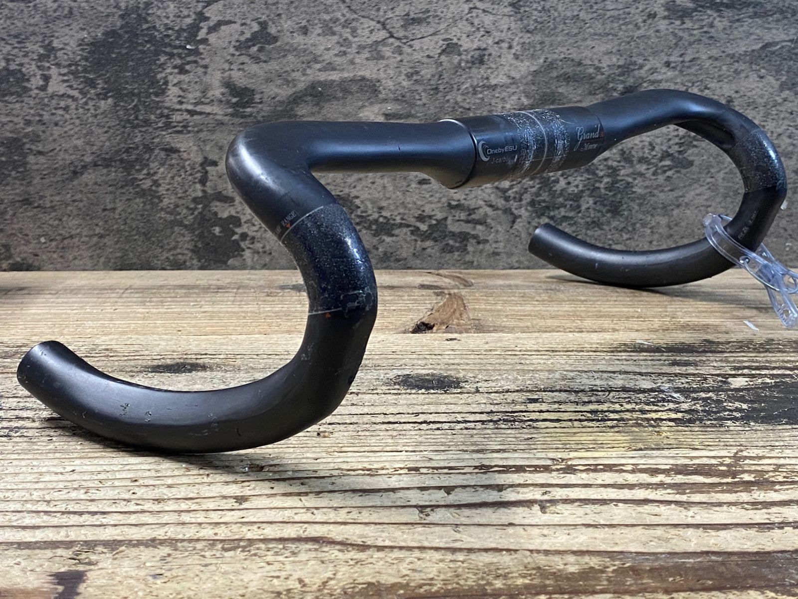 JZ748 ワンバイエス OnebyESU J-Carbon GRAND MONROE SL 380/400mm カーボン ドロップハンドル ※レバー固定部陥没の為ジャンク