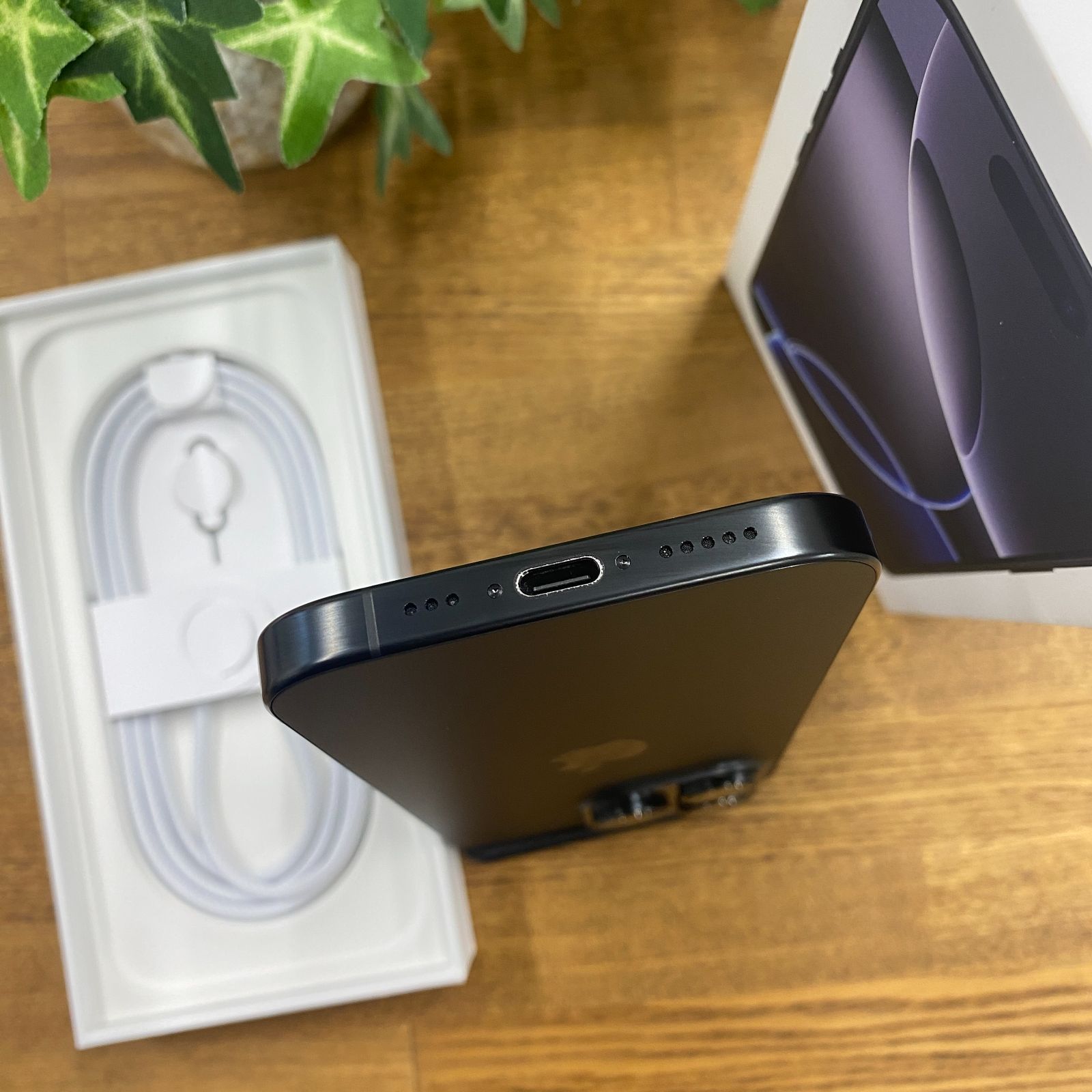 iPhone 16Pro 1TB ブラック SIMフリー 新品同様 - メルカリ