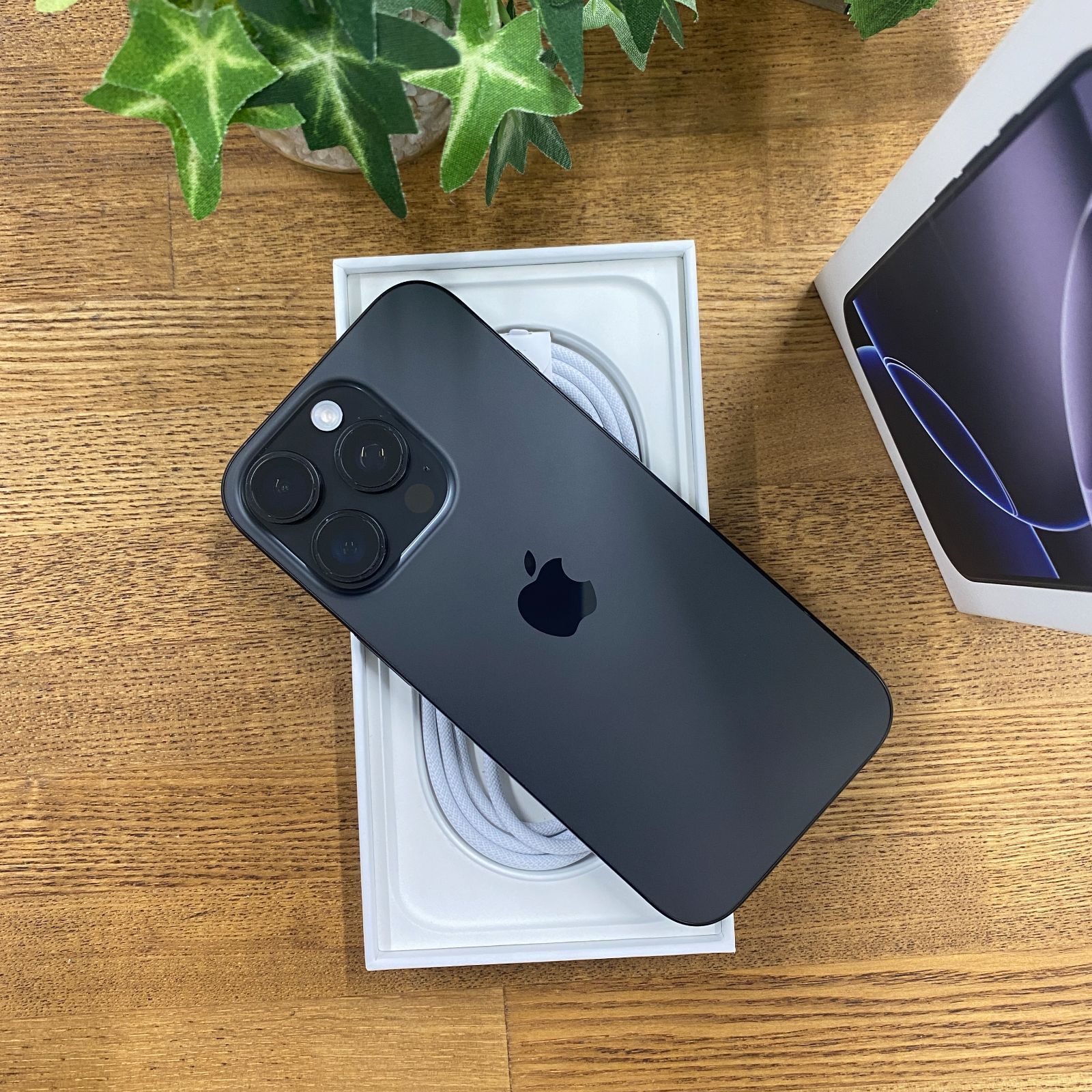 iPhone 16Pro 1TB ブラック SIMフリー 新品同様 - メルカリ