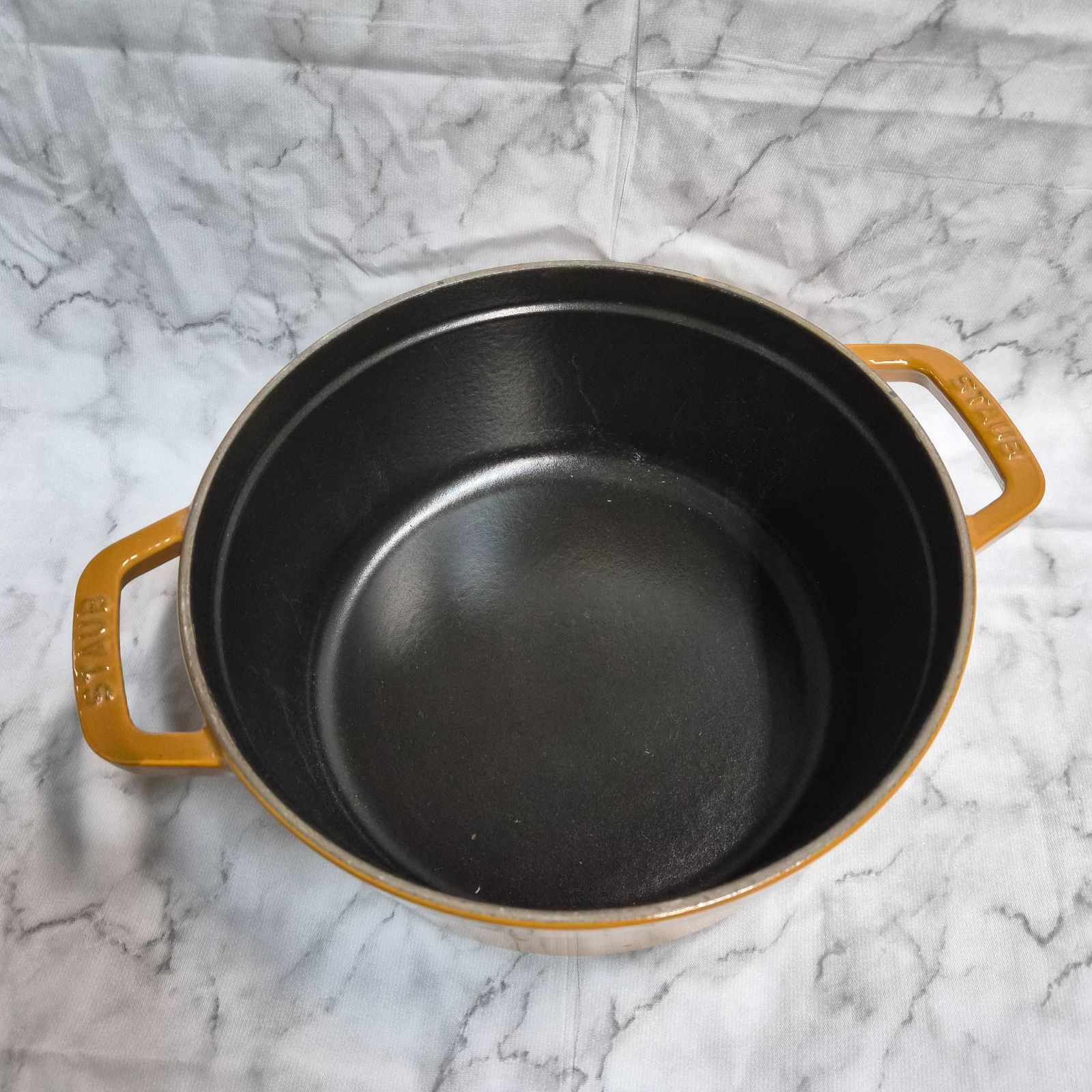 STAUB La Cocotte 両手鍋 マスタード 24cm - メルカリ