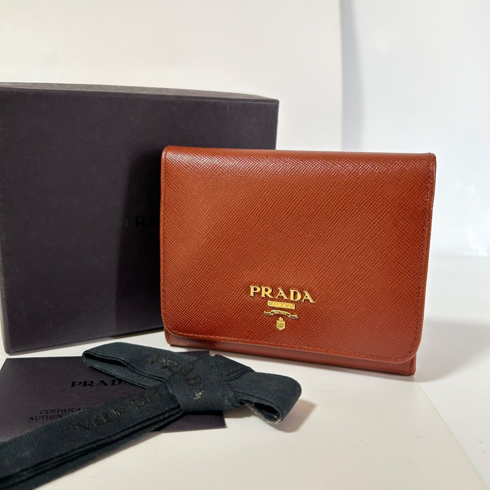 PRADA サフィアーノレザー 三つ折り財布 コンパクトウォレット レッド 