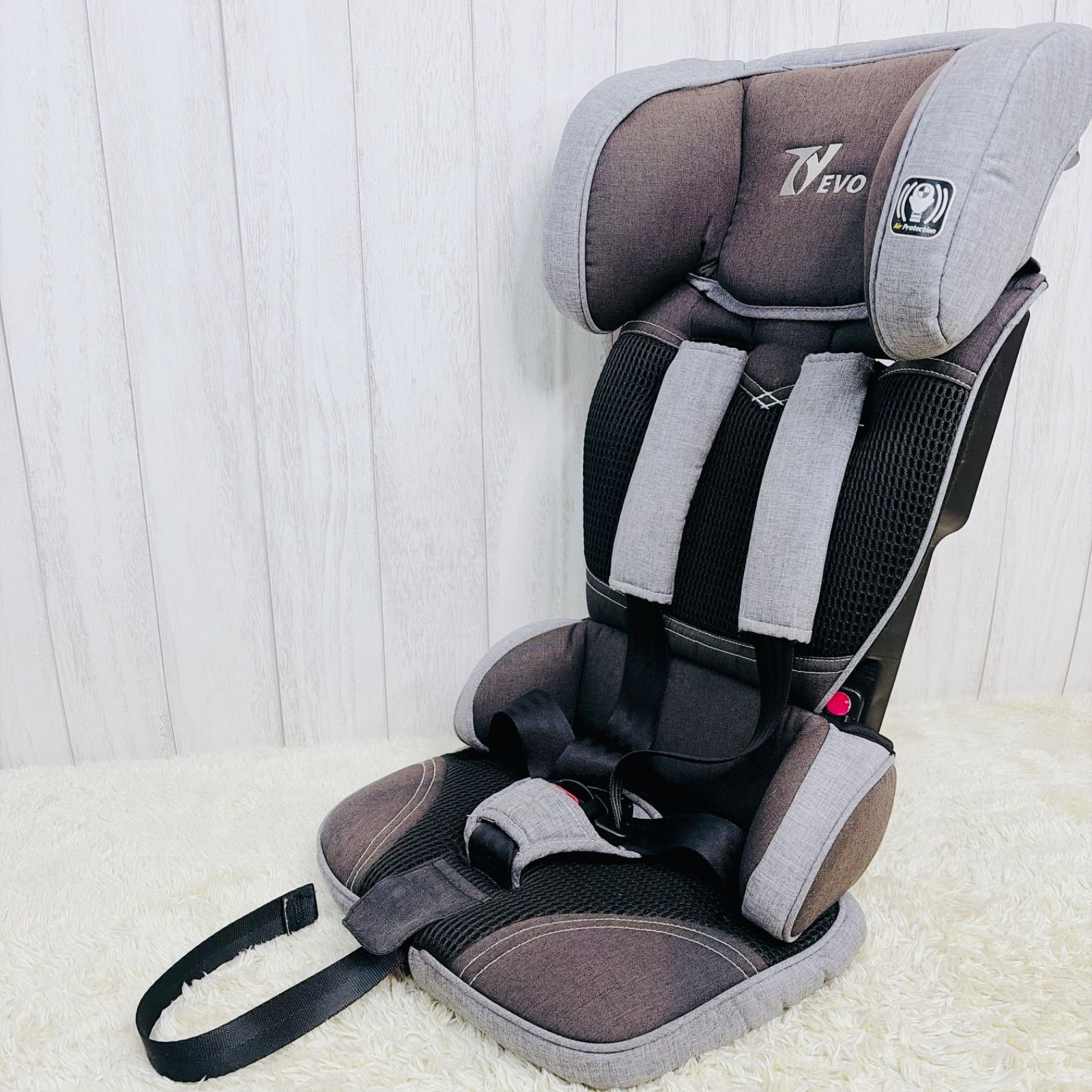 【美品】日本育児 トラベルベスト EVO チャイルドシート サンドグレー 外出・移動用品 【良品】日本育児 トラベルベスト EVO